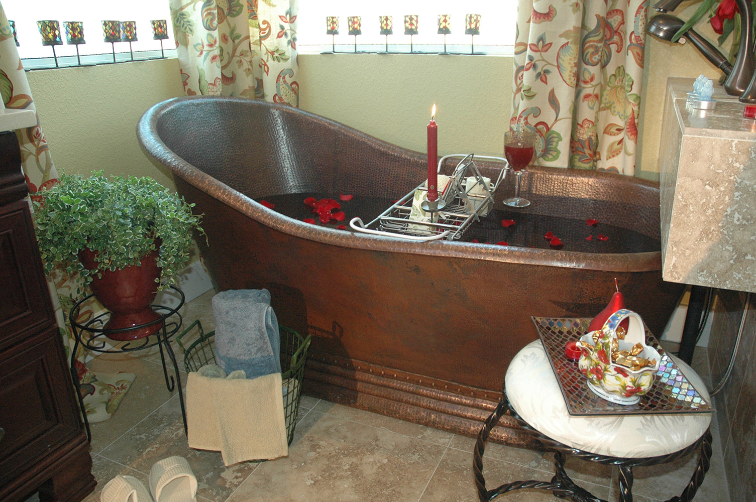 Alternate Image for Premier Copper Products 67" Hammered Copper Single Slipper Bathtub, BTS67DB
