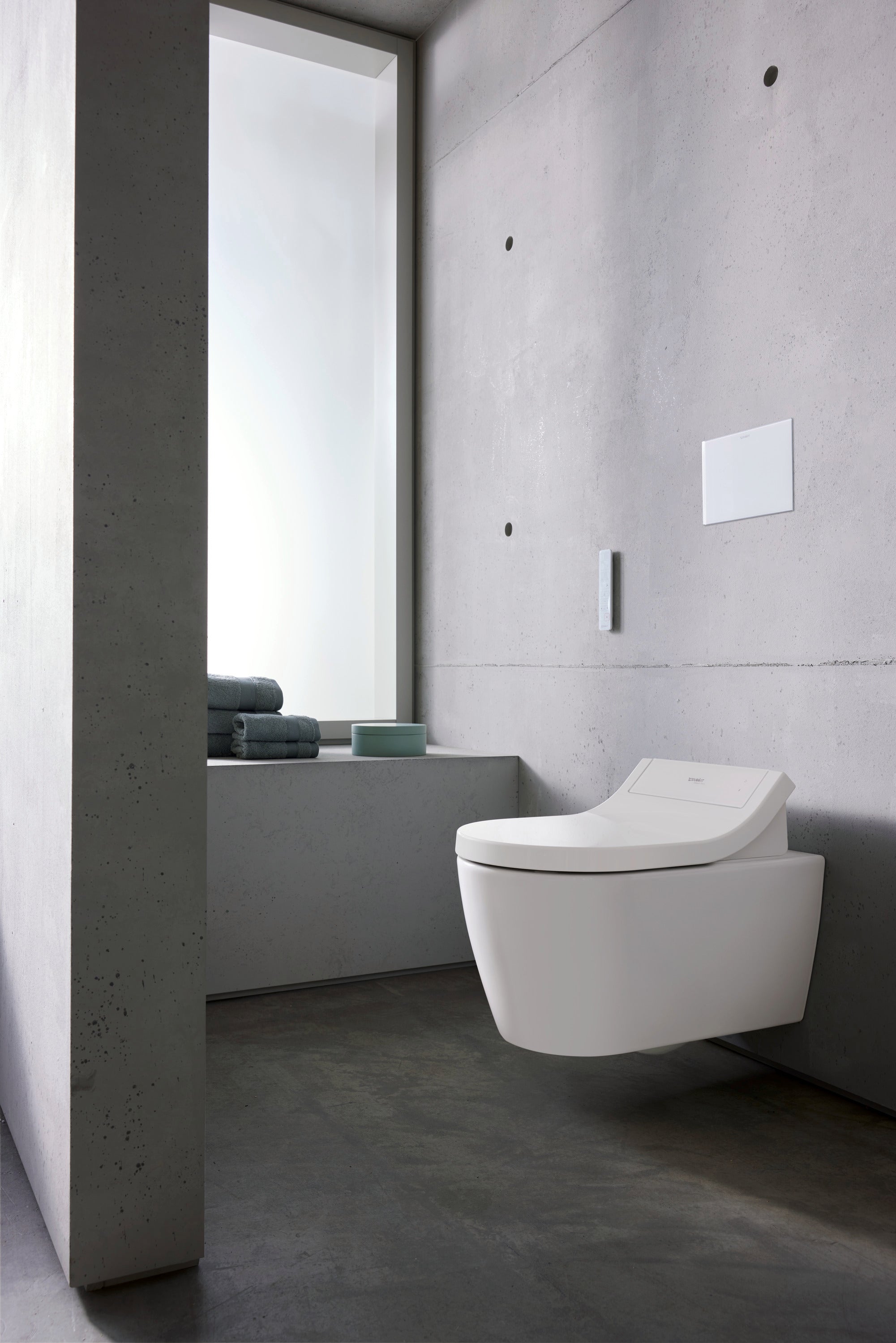 SensoWash Classic Elongated Bidet Toilet Seat in White, with Remote & App Control, Concealed Connections