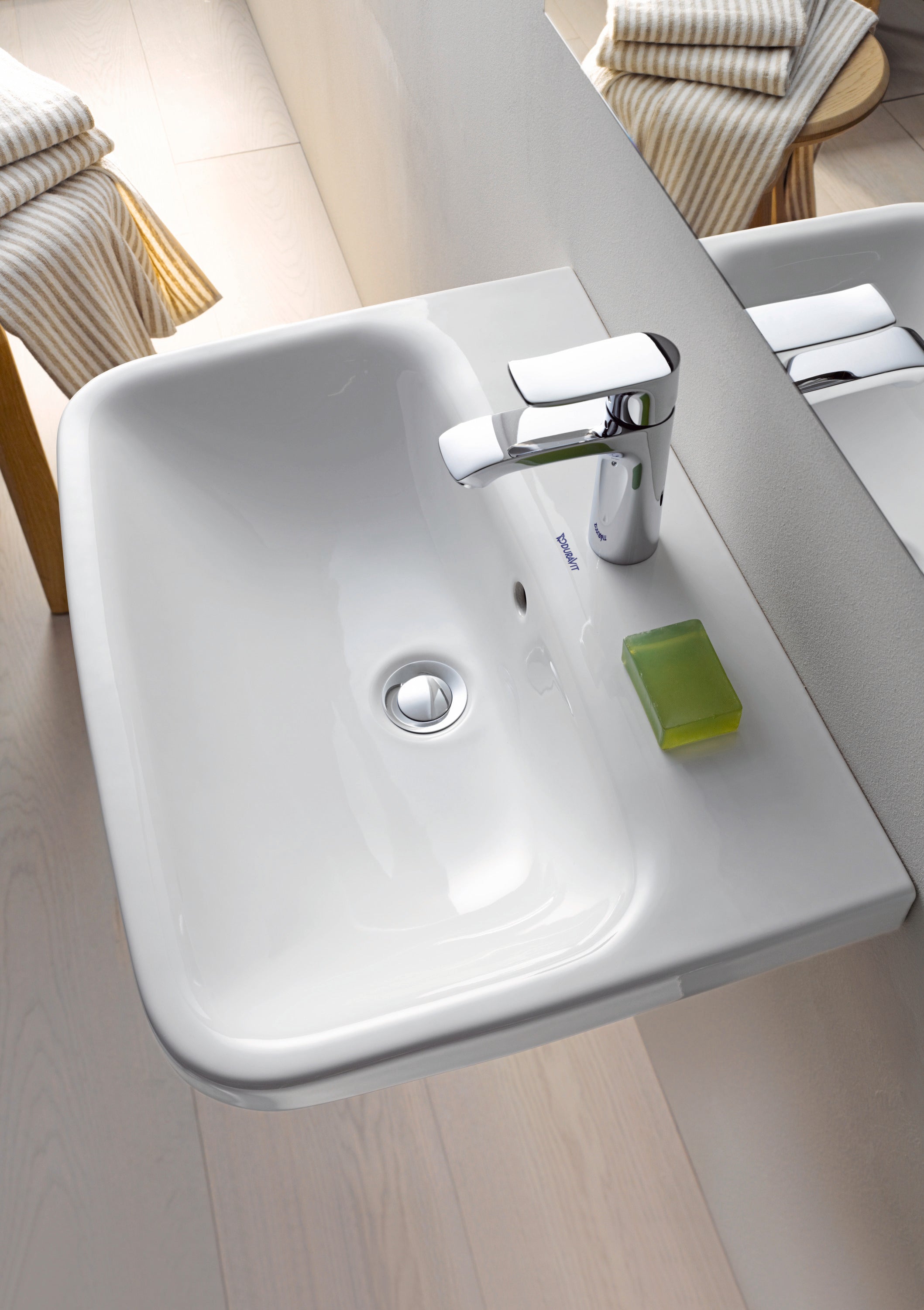 DuraStyle 23 5/8" Rectangular Wall Mounted Sink in White with Single Faucet Hole and with Overflow