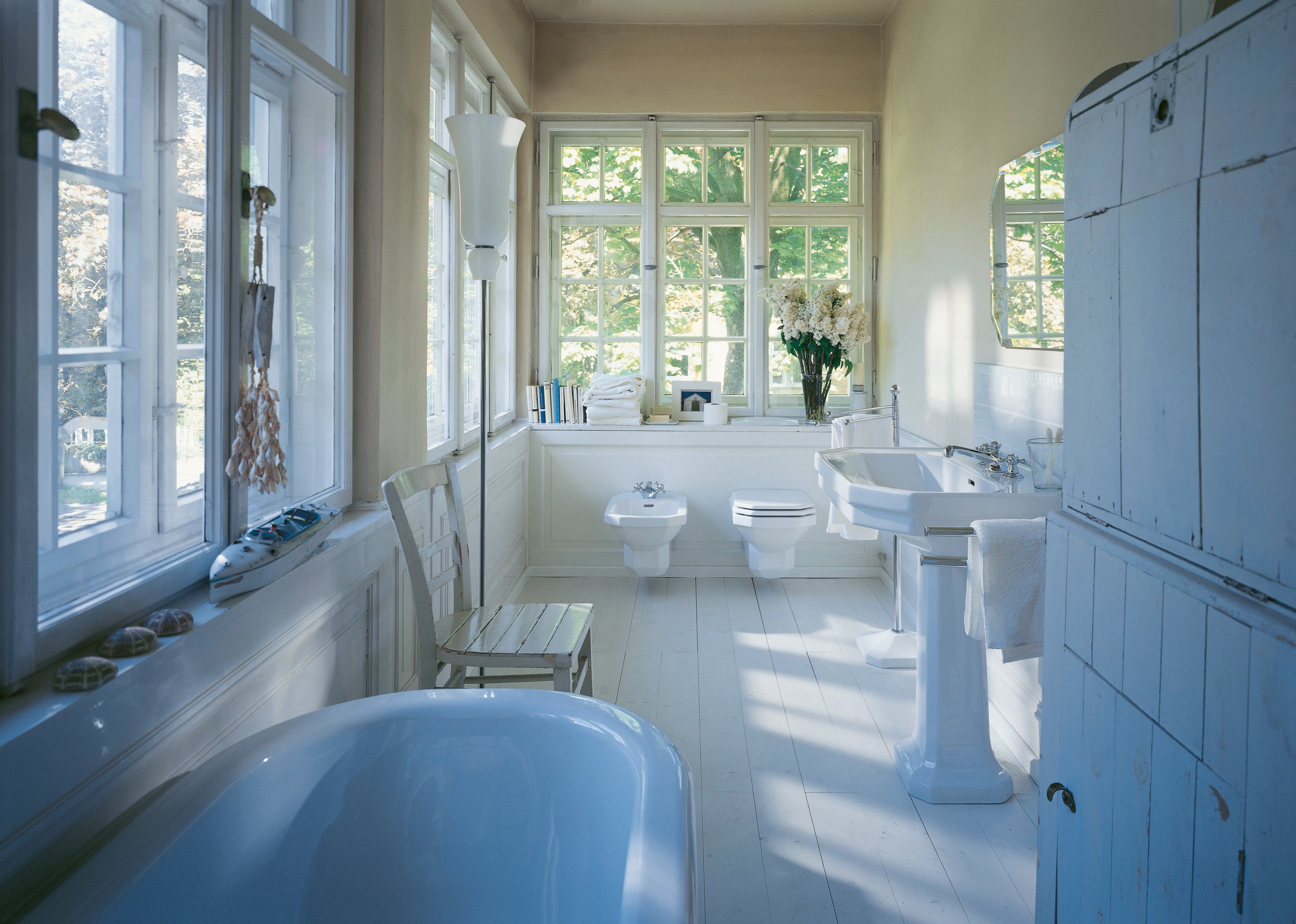 1930 Series 23 5/8" Octagonal Wall Mounted Sink in White with Widespread Faucet Holes and with Overflow