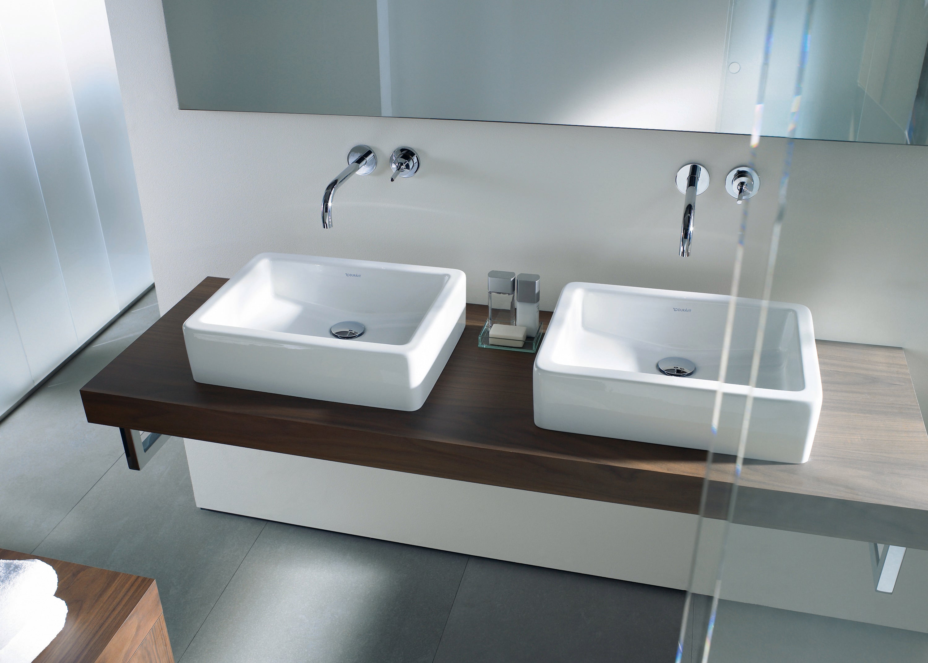 Vero 23 5/8" Rectangular Vessel Sink in White