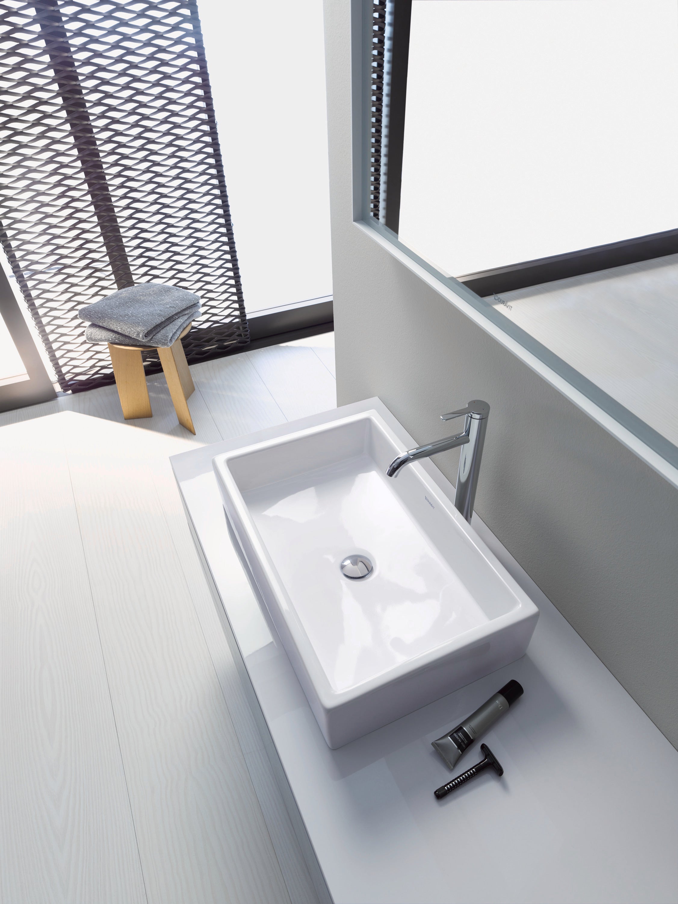 Vero 19 5/8" Rectangular Vessel Sink in White with Overflow