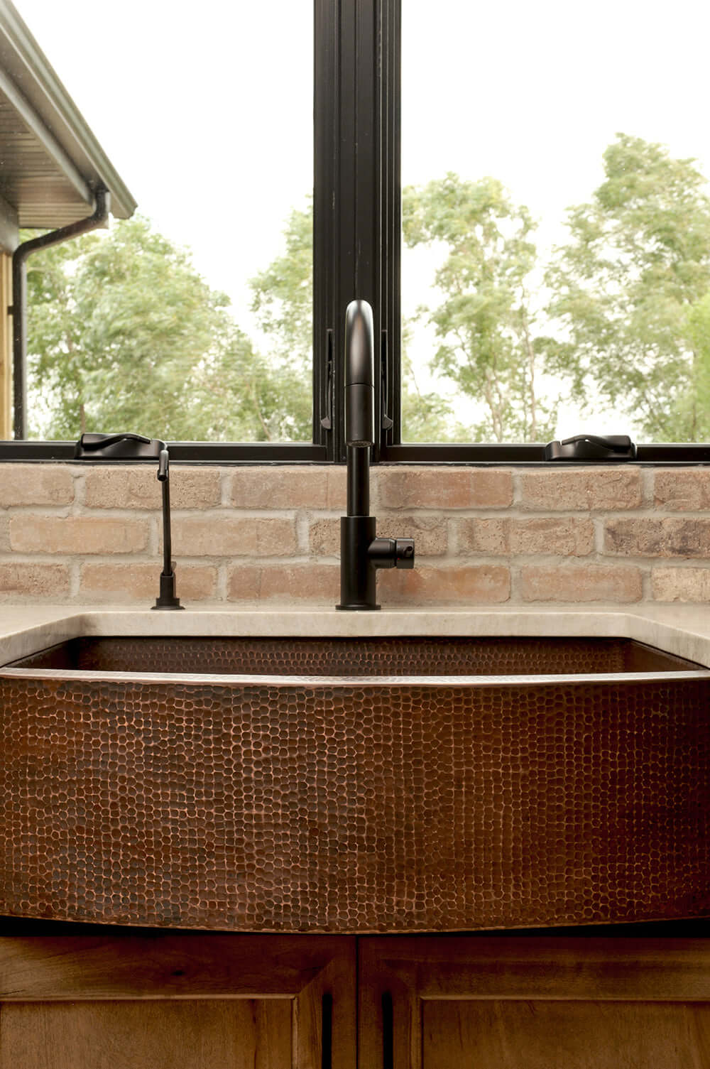 Alternate Image for Premier Copper Products 33" Copper Farmhouse Sink, Oil Rubbed Bronze, KASRDB33249