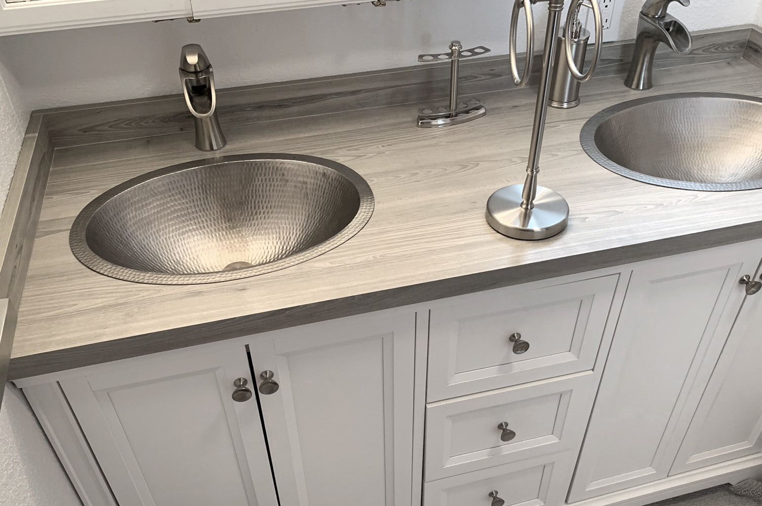 Alternate Image for Premier Copper Products 19" Oval Copper Bathroom Sink, Nickel, LO19FEN