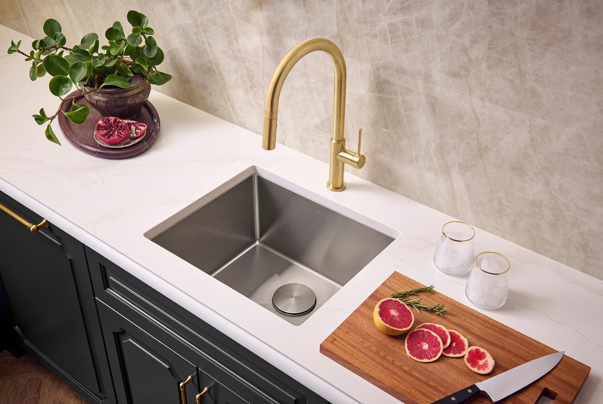 Ruvati Vestia Pull Down Kitchen Faucet, Brushed Gold, Single Lever, RVF1237SG Product Image