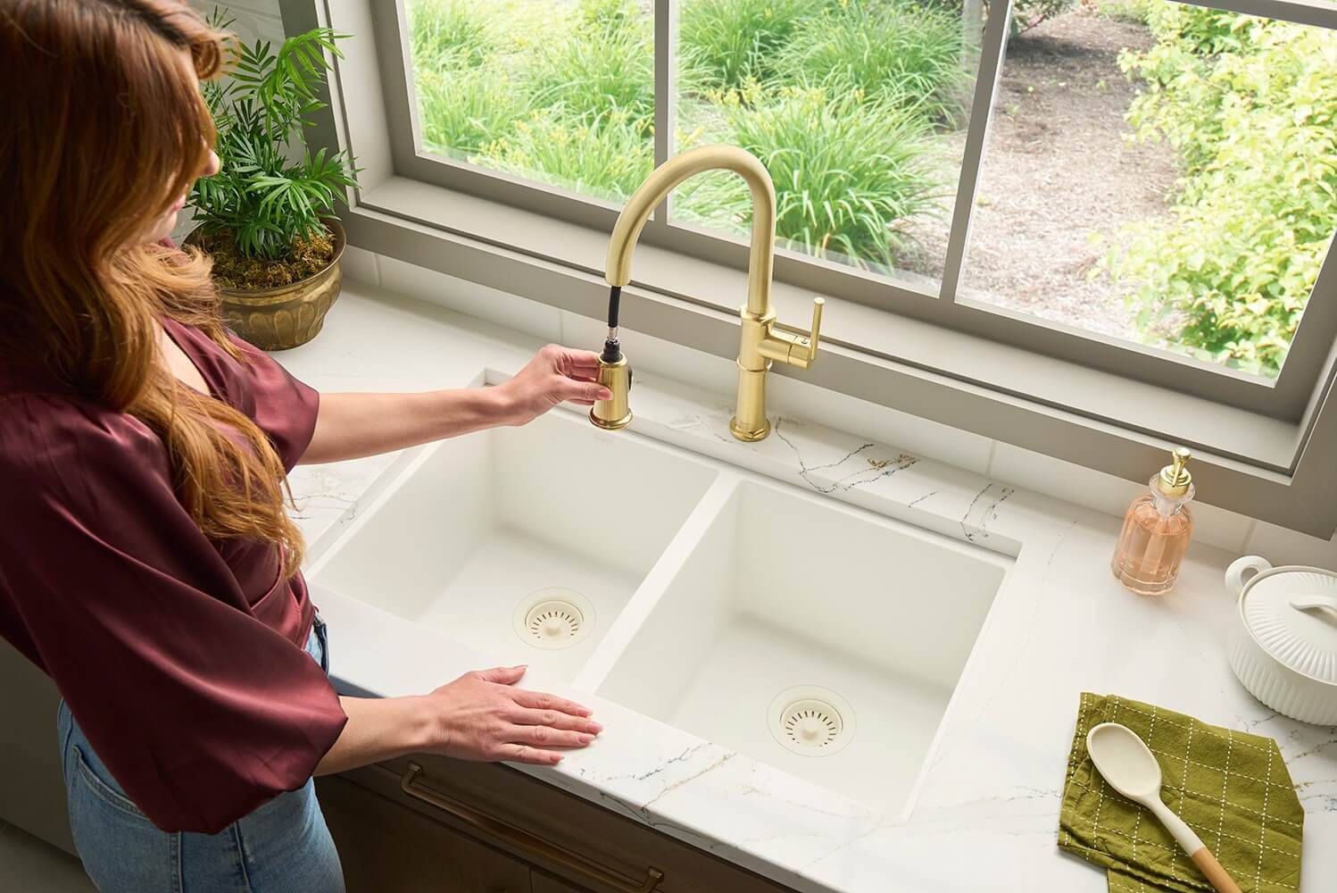 Ruvati Idris Pull Down Gooseneck High Arc Kitchen Faucet, Brushed Gold, Single Lever, RVF1239SG Product Image