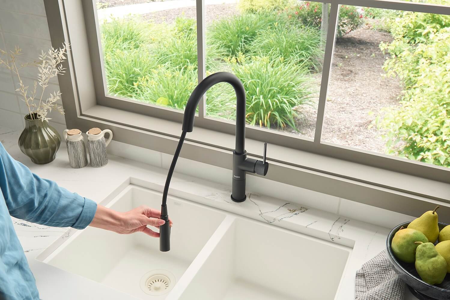 Ruvati Isola Pull Down Kitchen Faucet, Matte Black, Single Handle, RVF1248MB Product Image
