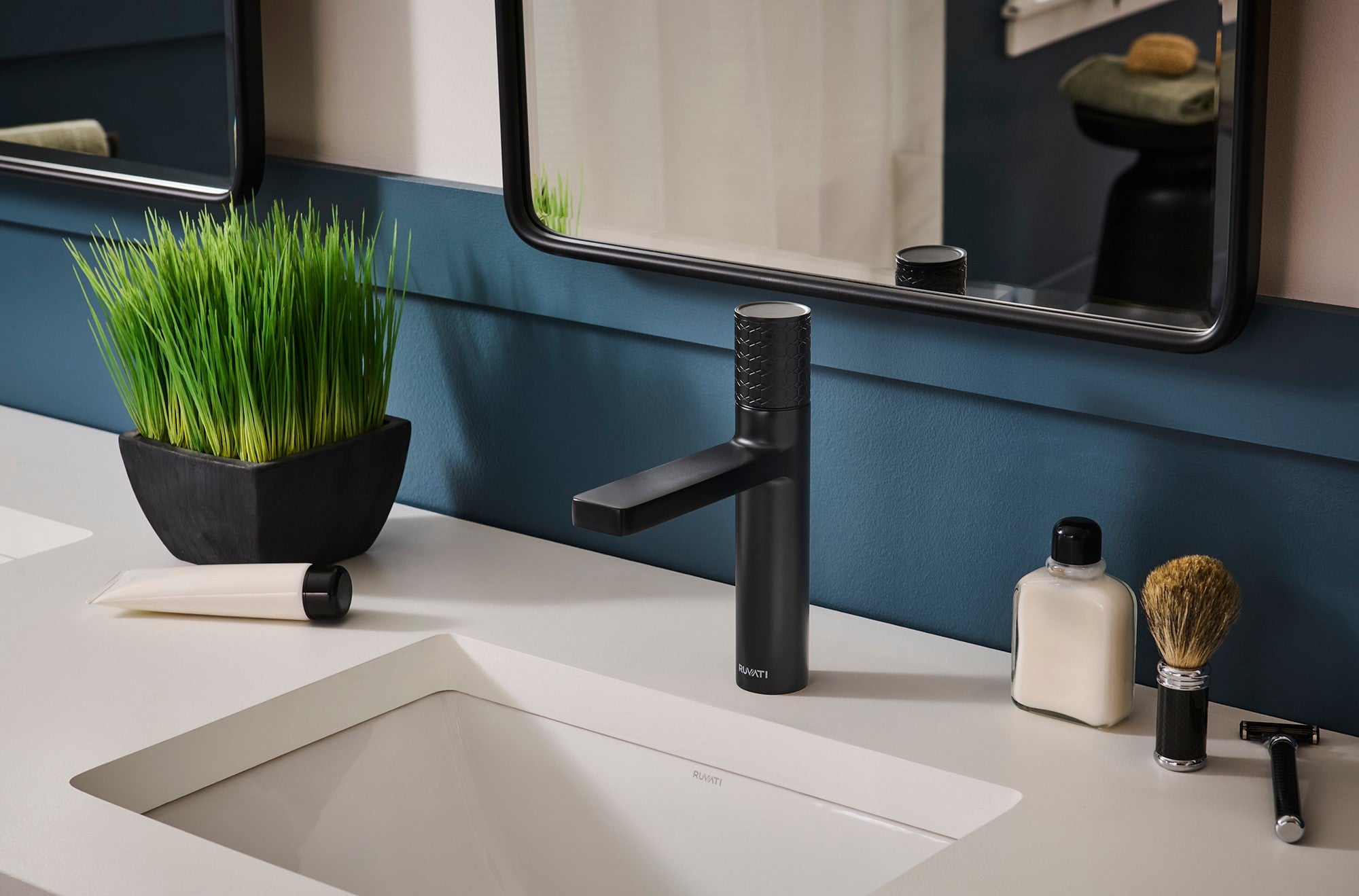 Ruvati Emilio Bathroom Faucet, Gunmetal Black, Single Lever, Brass, RVF5133BL Product Image