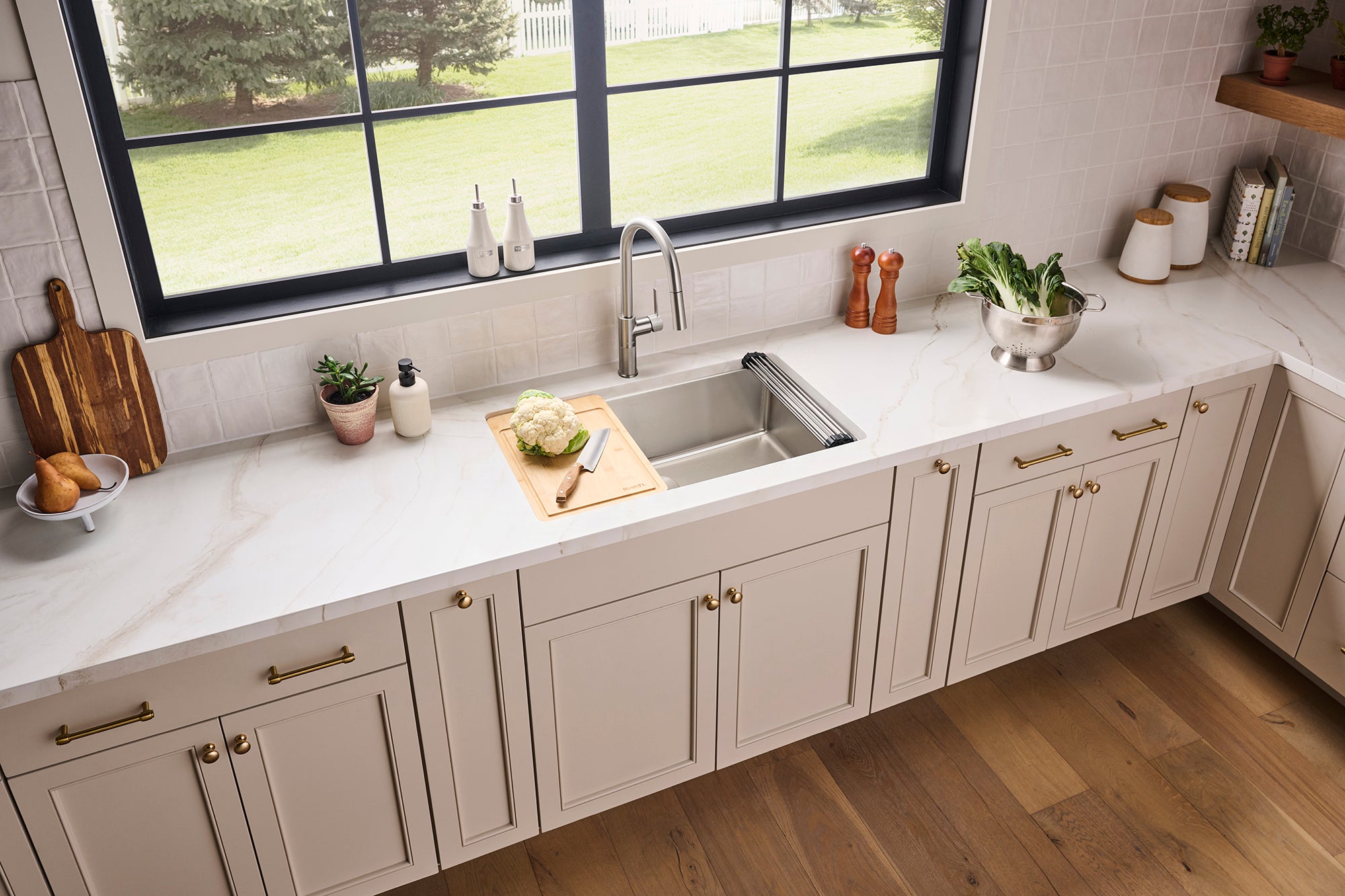 Ruvati Renaro 31" Undermount Stainless Steel Workstation Kitchen Sink, RVM5231 Product Image