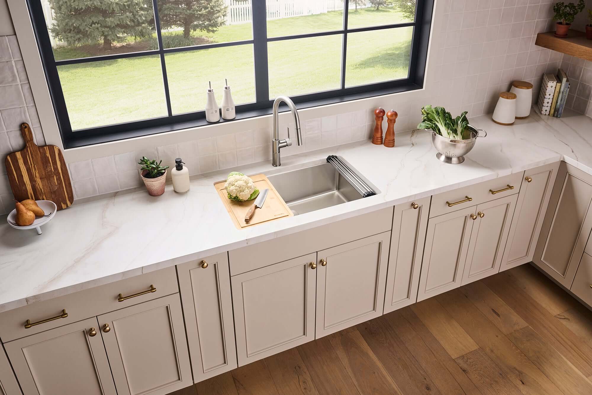 Ruvati Renaro 31" Undermount Stainless Steel Workstation Kitchen Sink, RVM5231 Product Image