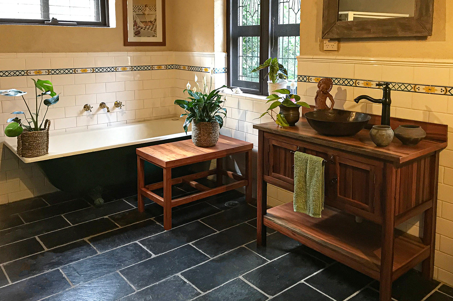 Alternate Image for Premier Copper Products 15" Round Copper Bathroom Sink, Oil Rubbed Bronze, VR15WDB