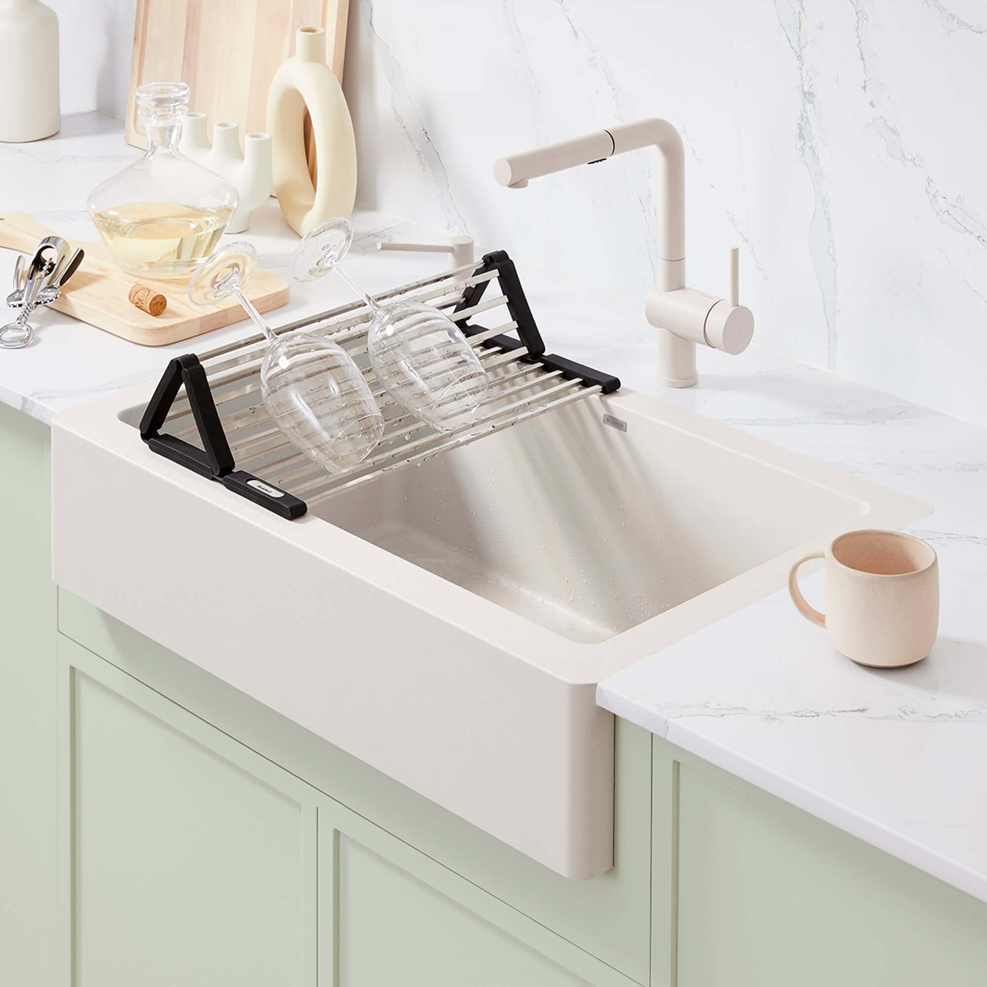 Alternate Image for Blanco Linus Low Arc Pull-Out Dual-Spray Kitchen Faucet, Soft White, 1.5 GPM, Brass, 526963