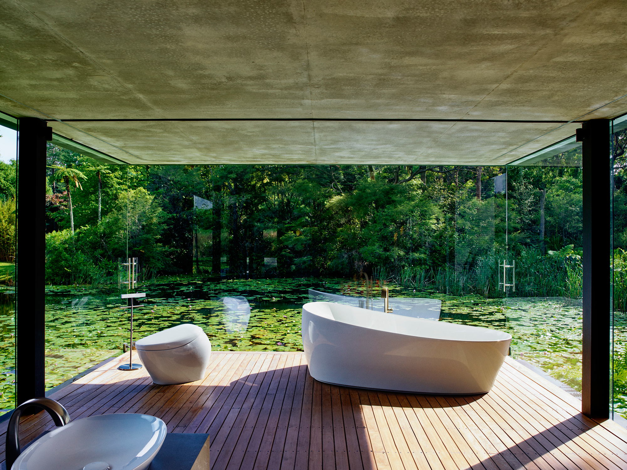 Alternate Image for Toto 87" Galaline Reinforced Marble Flotation Bathtub with Zero Dimension and Hydrohands, Gloss White, PJYD2200PWEU#GW