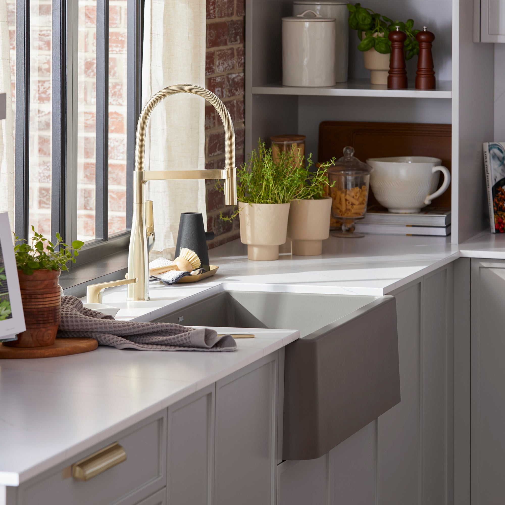 Alternate Image for Blanco Rivana Semi-Pro Pull-Down Dual-Spray Kitchen Faucet, Satin Gold, 1.5 GPM, Brass, 442984