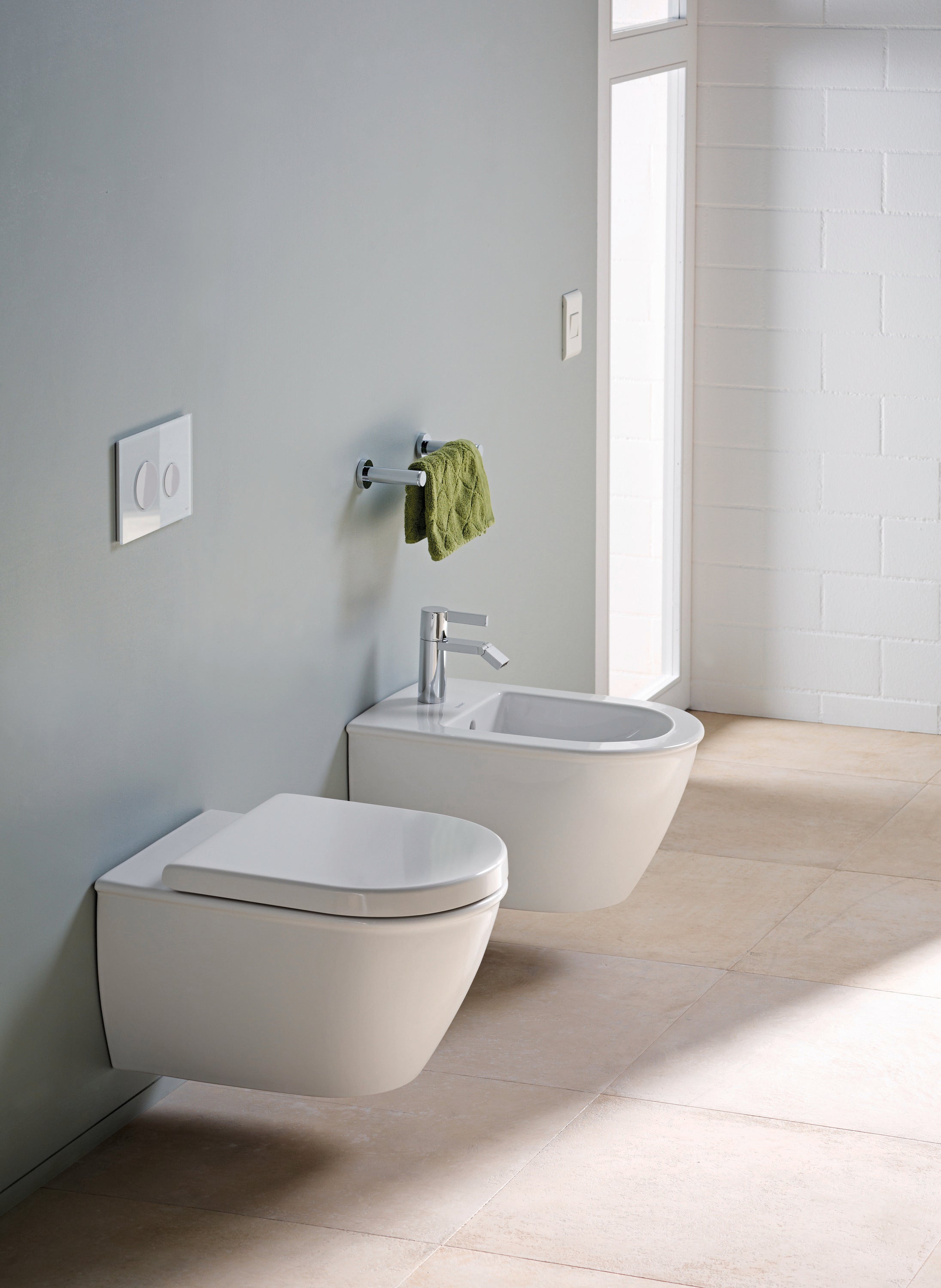 Darling New Round Slow Close Toilet Seat in White