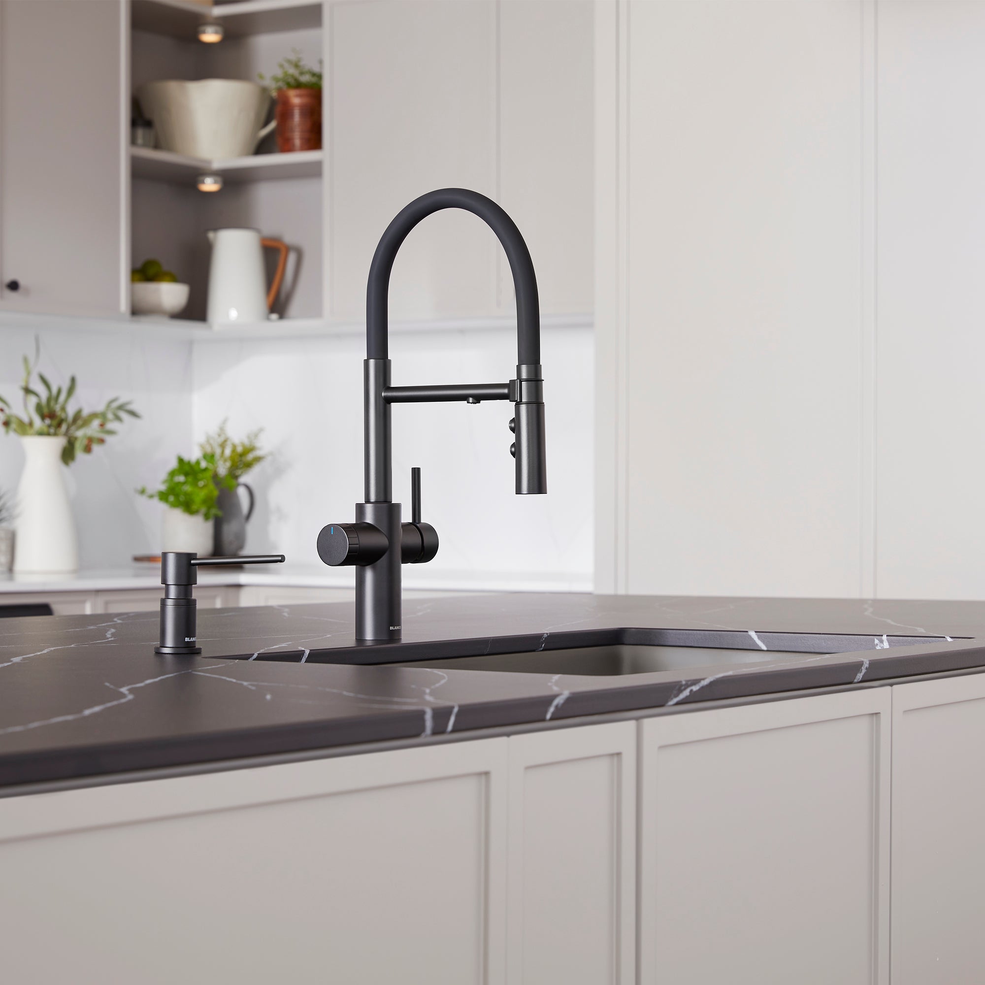 Blanco Catris Flexo Filter-Ready Semi-Pro Pull-Down Dual-Spray Kitchen Faucet, Matte Black, 1.5 GPM, Brass, 442992