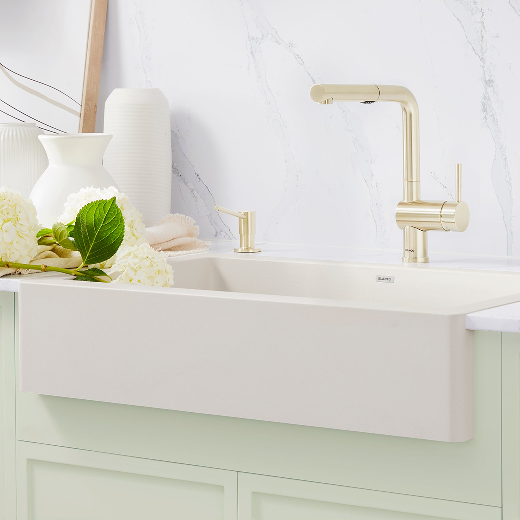 Blanco Linus Low Arc Pull-Out Dual-Spray Kitchen Faucet, Satin Gold, 1.5 GPM, Brass, 526686