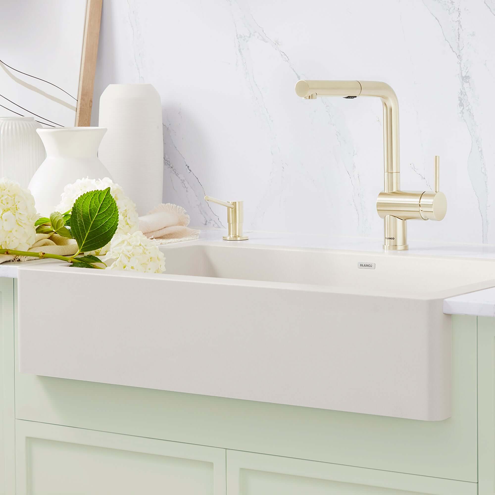 Alternate Image for Blanco Linus Low Arc Pull-Out Dual-Spray Kitchen Faucet, Satin Gold, 1.5 GPM, Brass, 526686