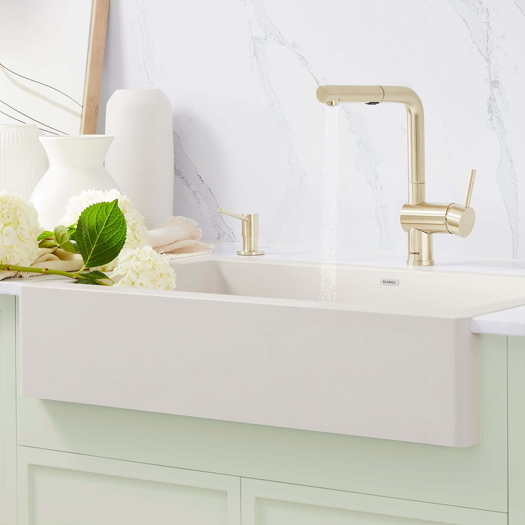 Alternate Image for Blanco Linus Low Arc Pull-Out Dual-Spray Kitchen Faucet, Satin Gold, 1.5 GPM, Brass, 526686