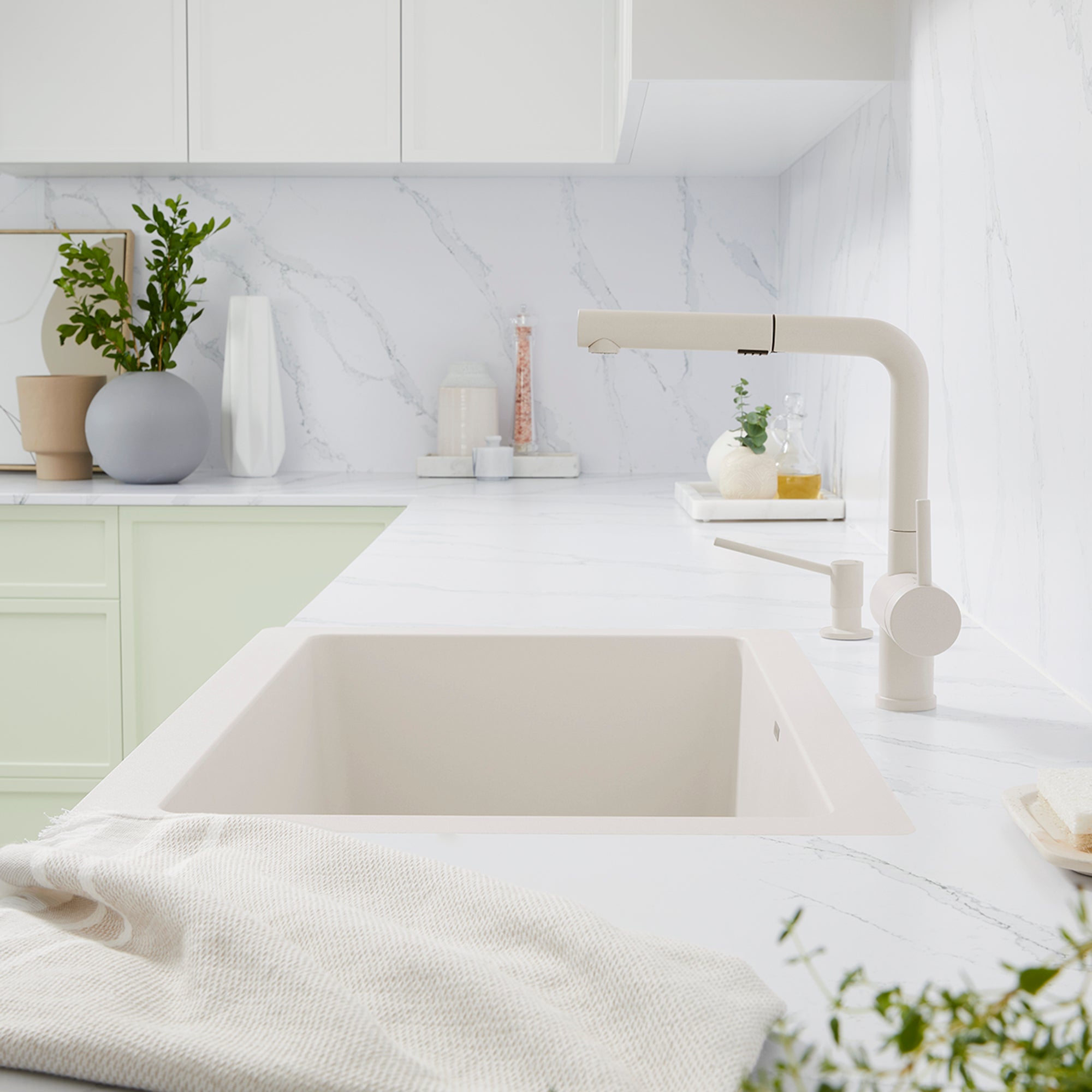 Alternate Image for Blanco Linus Low Arc Pull-Out Dual-Spray Kitchen Faucet, Soft White, 1.5 GPM, Brass, 526963