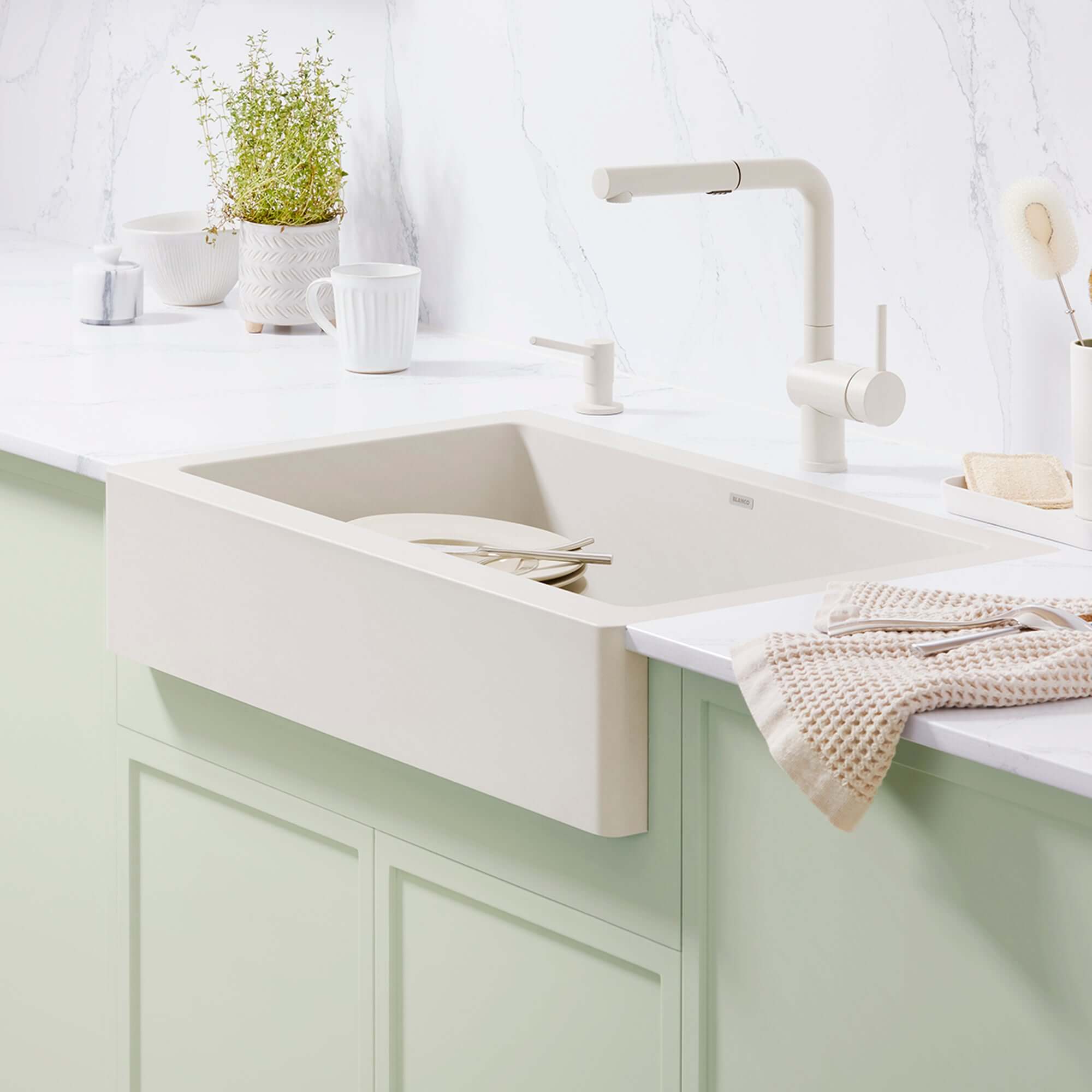 Alternate Image for Blanco Linus Low Arc Pull-Out Dual-Spray Kitchen Faucet, Soft White, 1.5 GPM, Brass, 526963