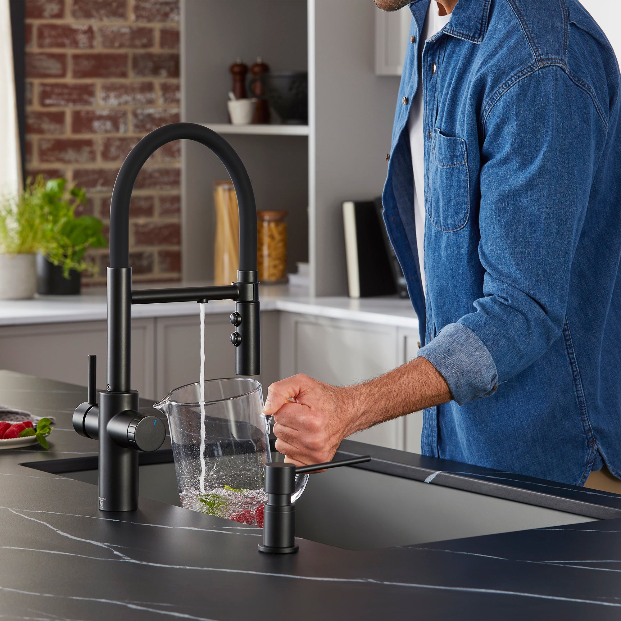 Alternate Image for Blanco Catris Flexo Filter-Ready Semi-Pro Pull-Down Dual-Spray Kitchen Faucet, Matte Black, 1.5 GPM, Brass, 442992