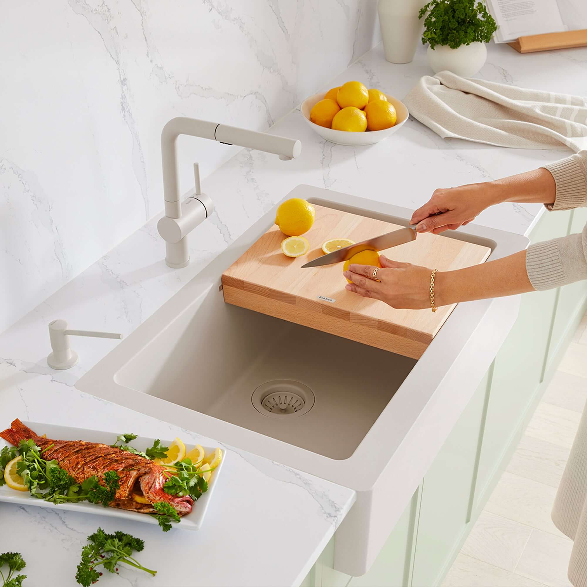Alternate Image for Blanco Linus Low Arc Pull-Out Dual-Spray Kitchen Faucet, Soft White, 1.5 GPM, Brass, 526963