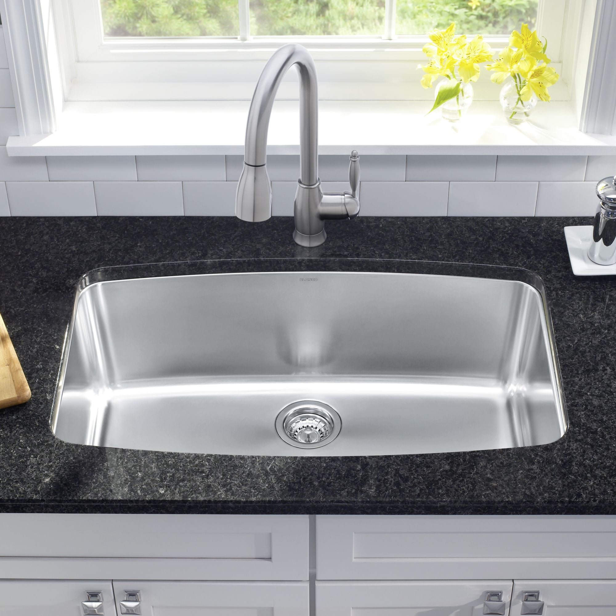 Blanco Performa 32" Undermount Stainless Steel Kitchen Sink, 18 Gauge, 440104