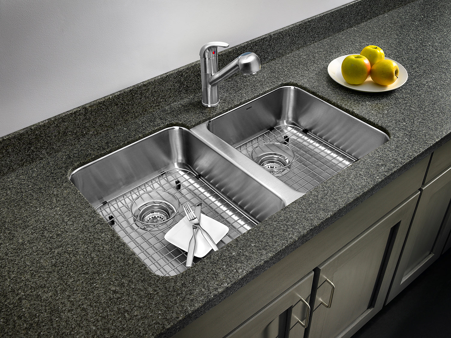 Undermount Kitchen Sink With Sink Grid