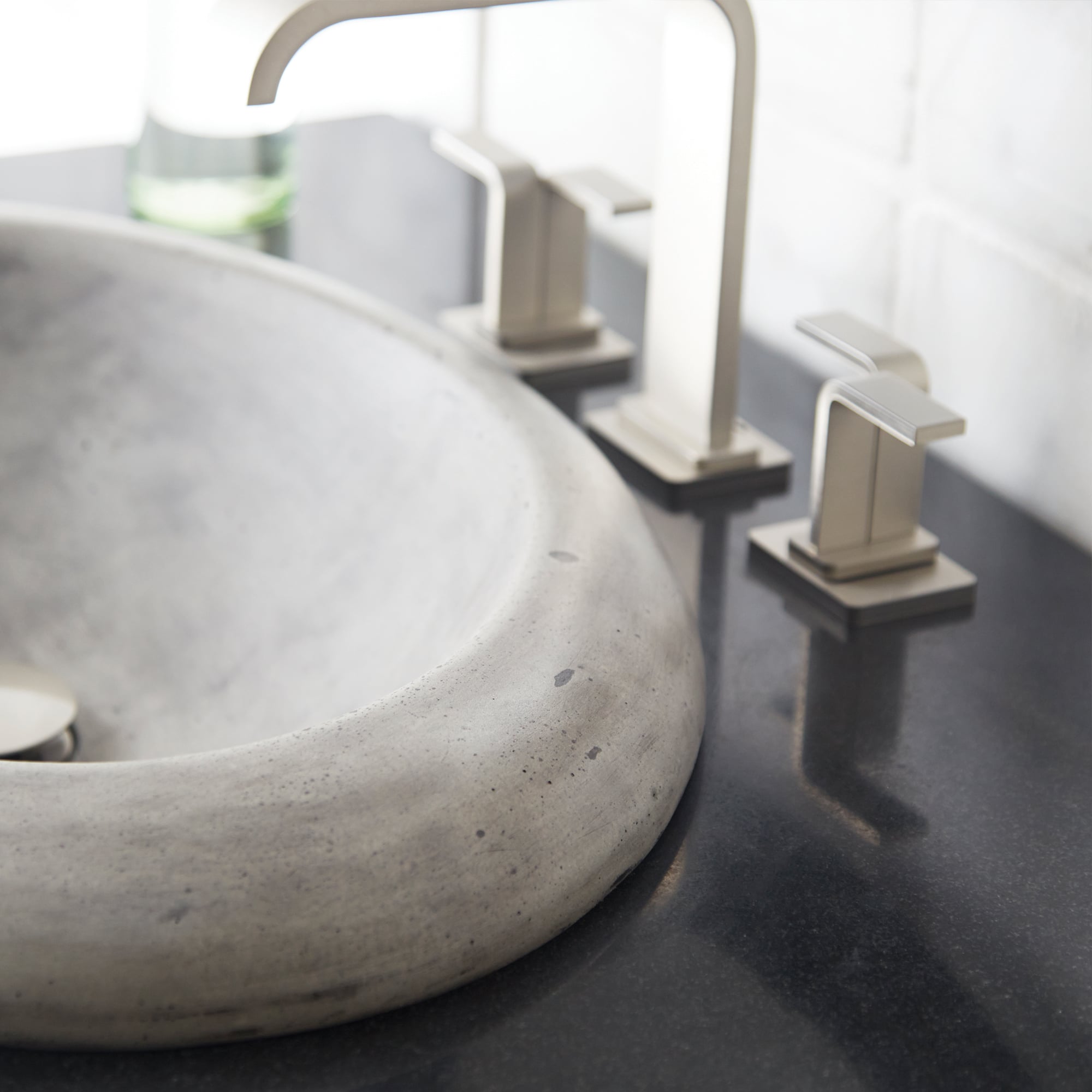 Native Trails Cuyama 21" Round NativeStone Concrete Bathroom Sink, Ash, NSL2115-A