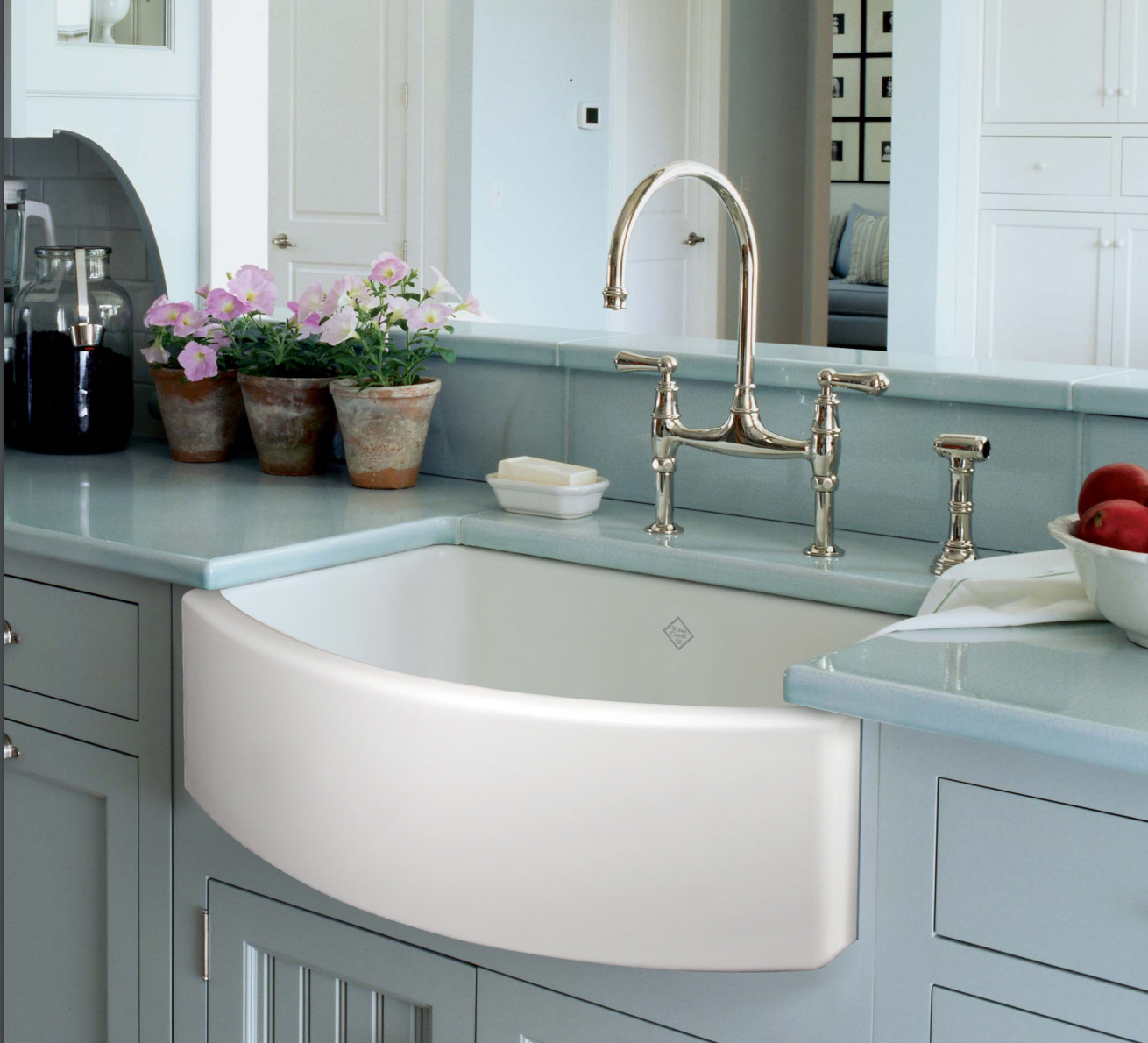 Curved Apron Front Sink w/Towel Bar