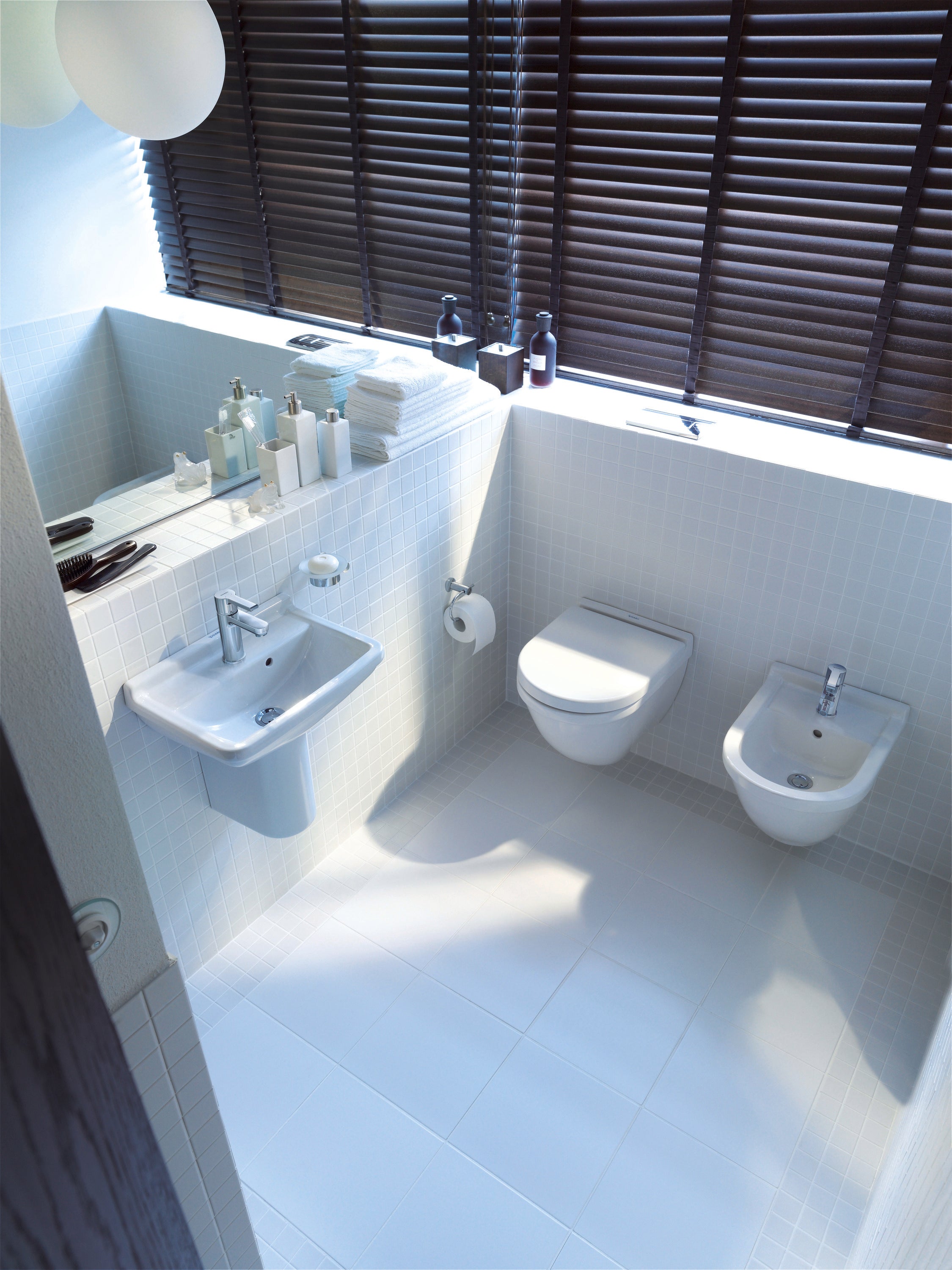 Starck 3 Elongated Slow Close Toilet Seat in White
