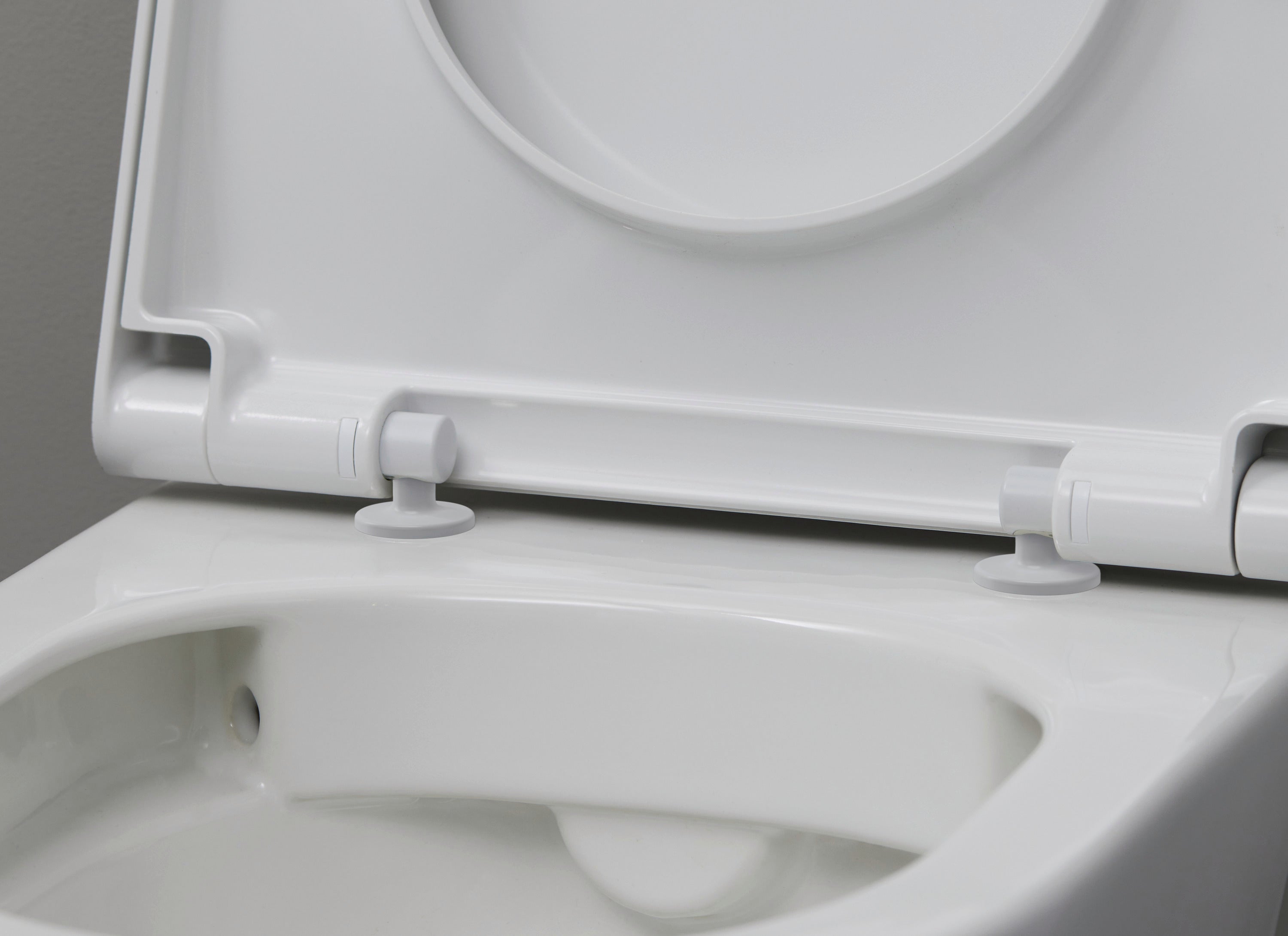 D-Neo Round Slow Close Toilet Seat in White