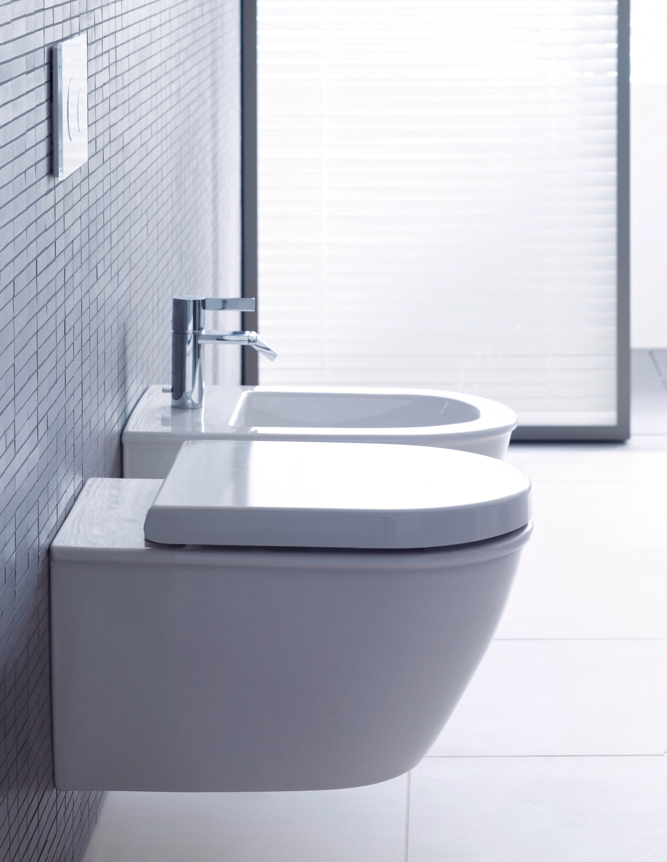 Darling New Round Slow Close Toilet Seat in White