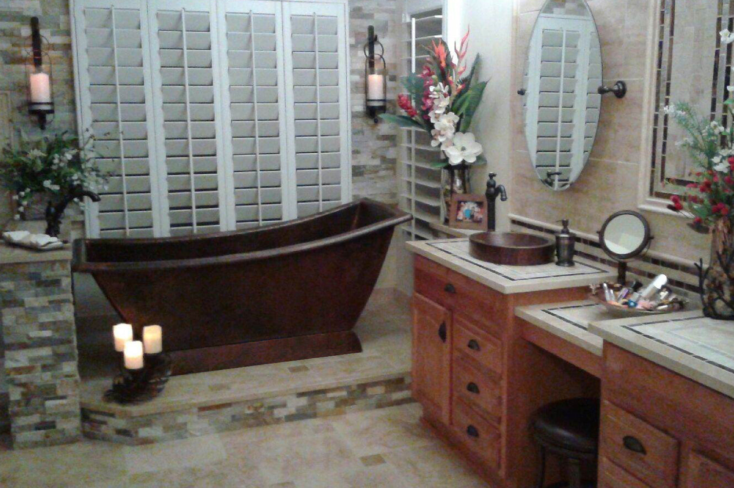Installation Image of Premier Copper Products 67" Hammered Copper Canoa Single Slipper Bathtub, BTSC67DB