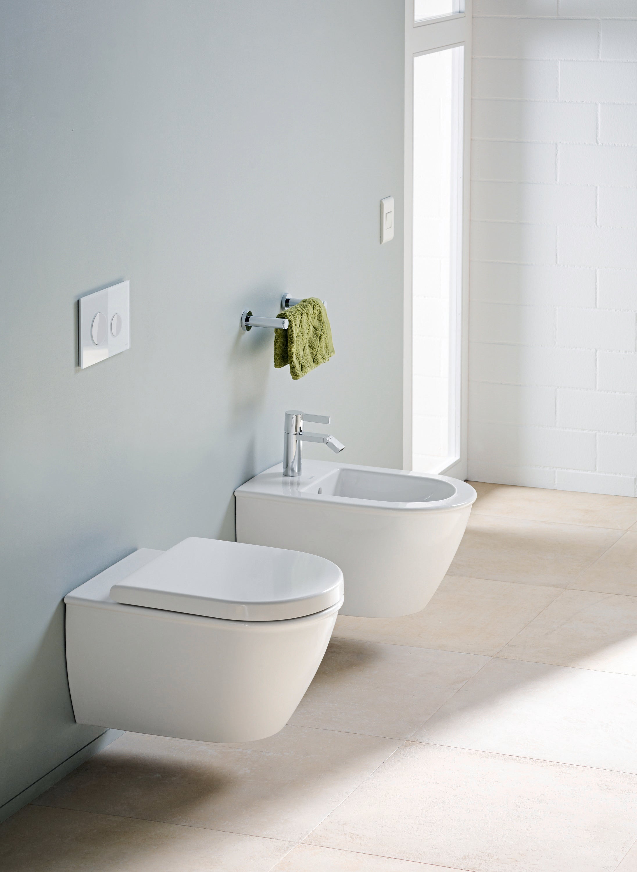 Darling New 1.6/0.8 GPF Dual Flush ADA Compliant Elongated Wall Mounted Toilet in White