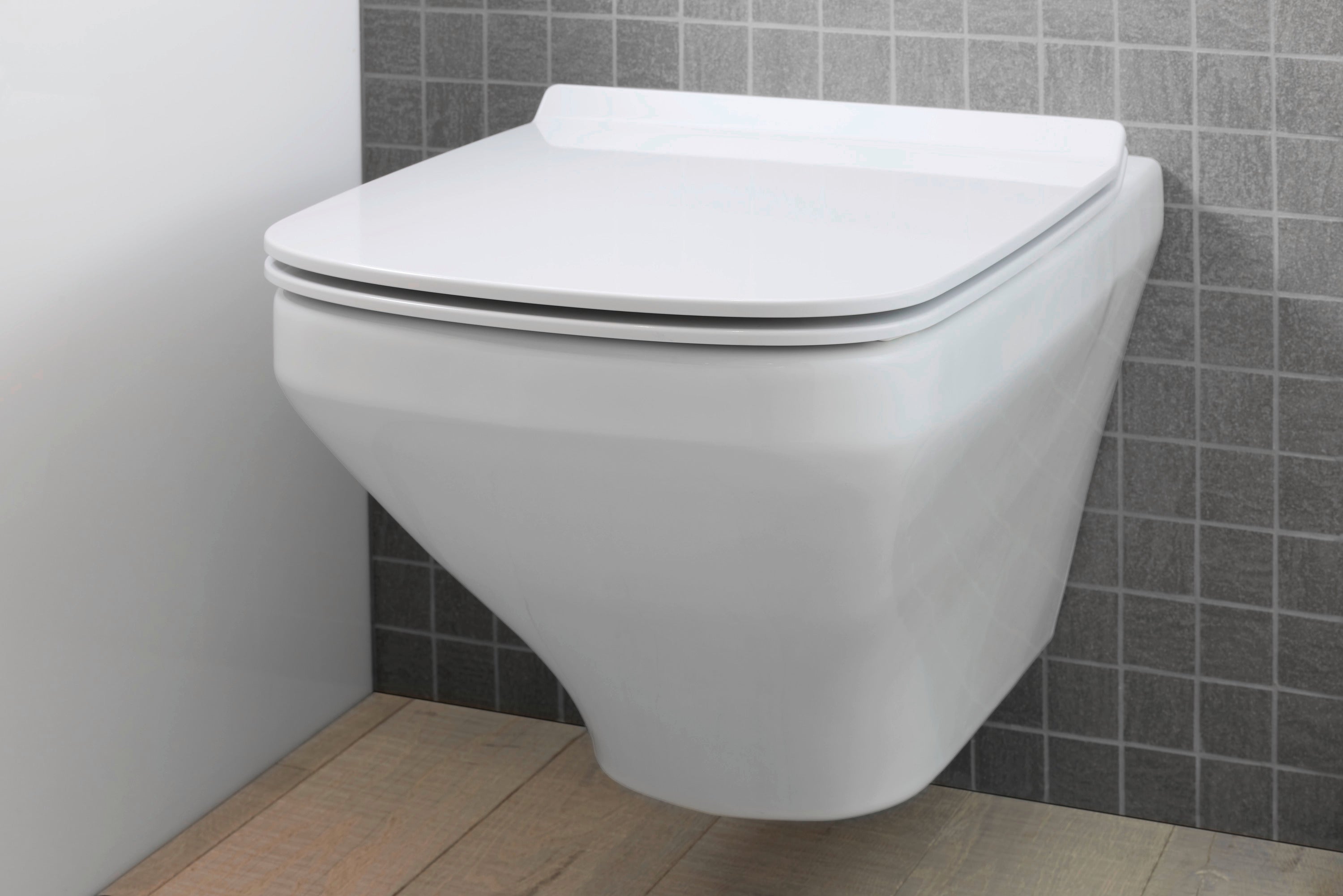 DuraStyle 1.6/0.8 GPF Dual Flush ADA Compliant Elongated Wall Mounted Toilet in White