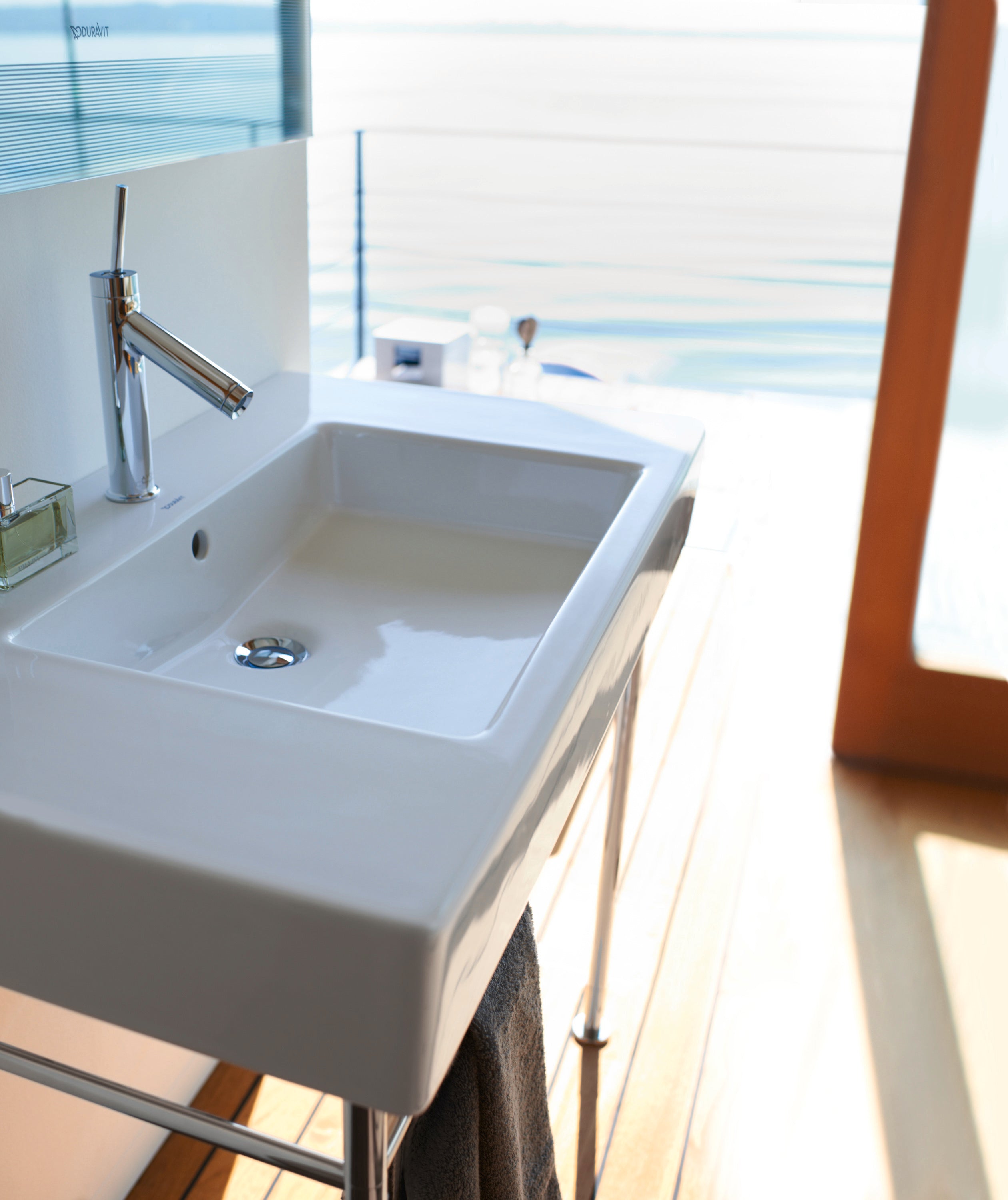 Vero 19 1/8" Rectangular Undermount Sink in White with Overflow