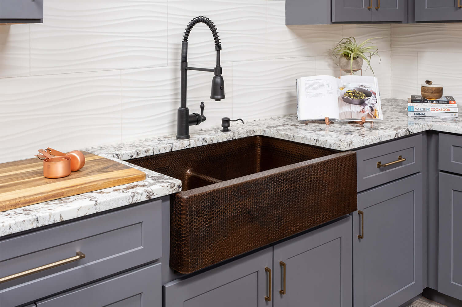 Premier Copper Products 33" Hammered Copper Kitchen Apron 50/50 Double Basin Farmhouse Sink with Short 5" Divider w/ Matching Drains and Accessories, Oil Rubbed Bronze, KSP3_KA50DB33229-SD5