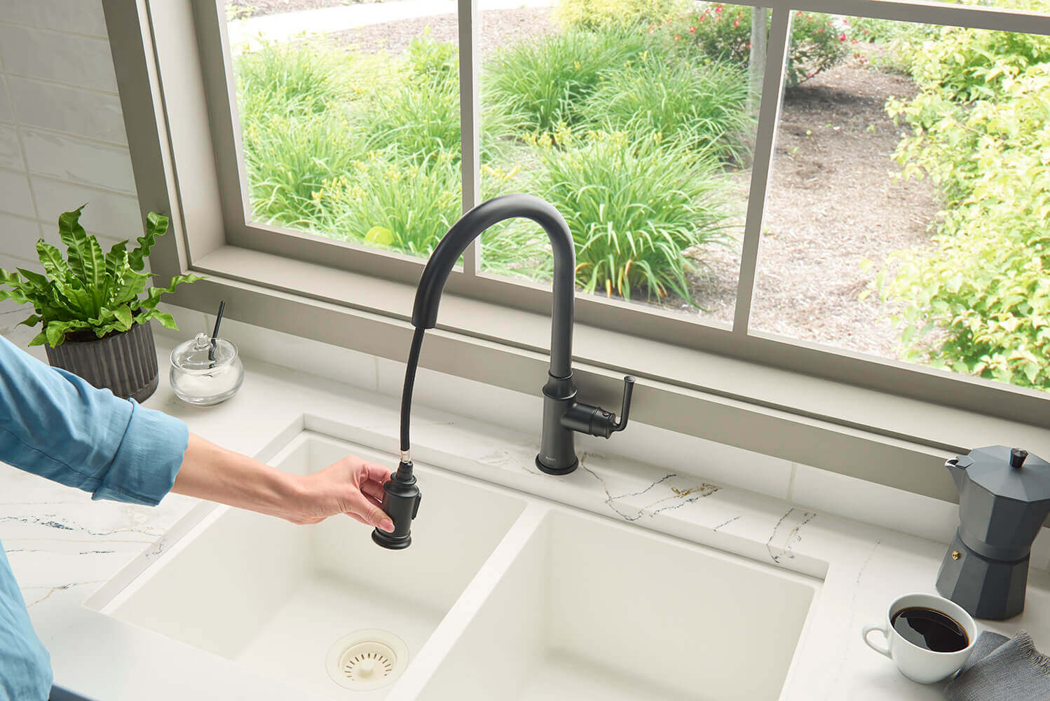 Ruvati Simoni Pull Down Gooseneck Kitchen Faucet, Matte Black, Single Lever, RVF1234MB Product Image
