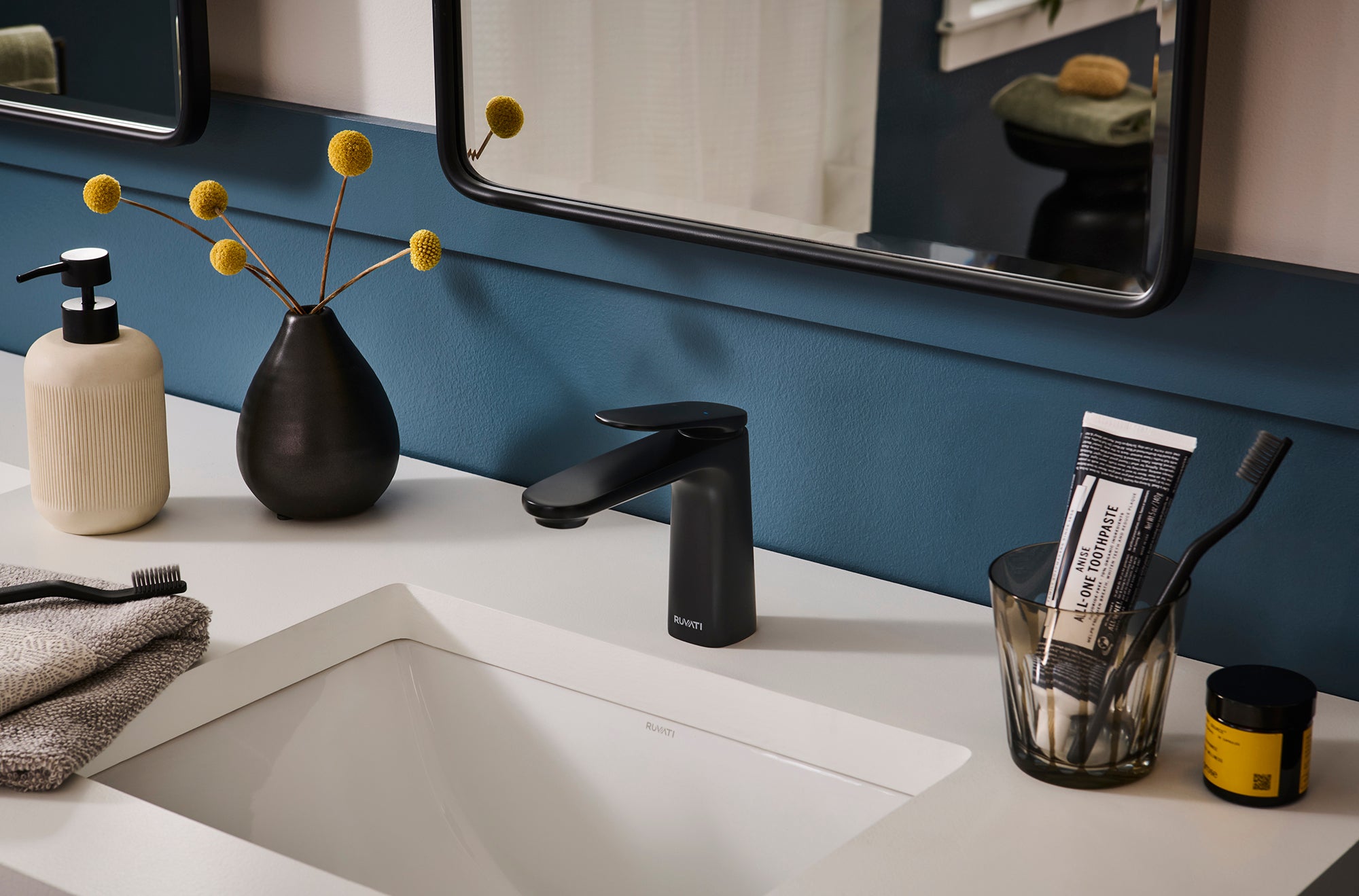 Ruvati Este Bathroom Faucet, Matte Black, Single Lever, RVF5135MB Product Image