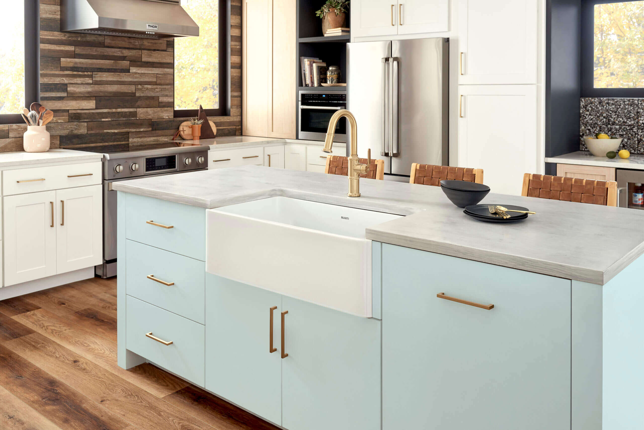 Alternative View of Ruvati Fiamma 33" Reversible Fireclay Apron-front Farmhouse Sink, White, RVL2300WH
