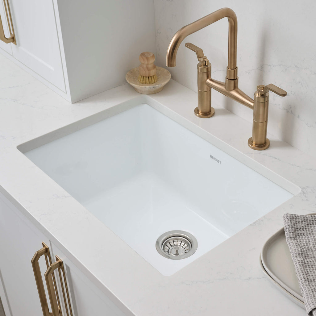Ruvati Fiamma 30" Undermount Fireclay Kitchen Sink, White, RVL3030WH