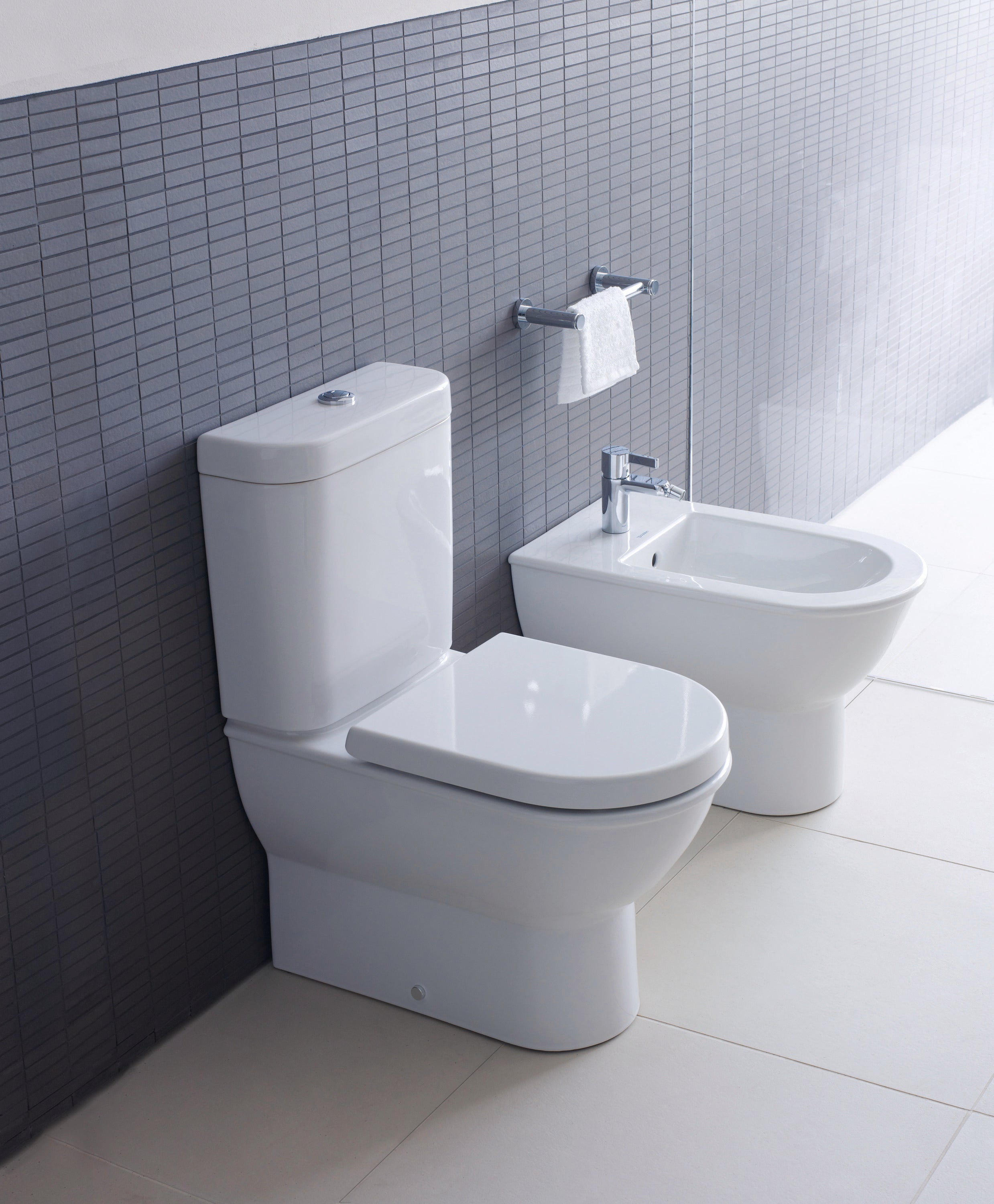 Darling New Round Slow Close Toilet Seat in White