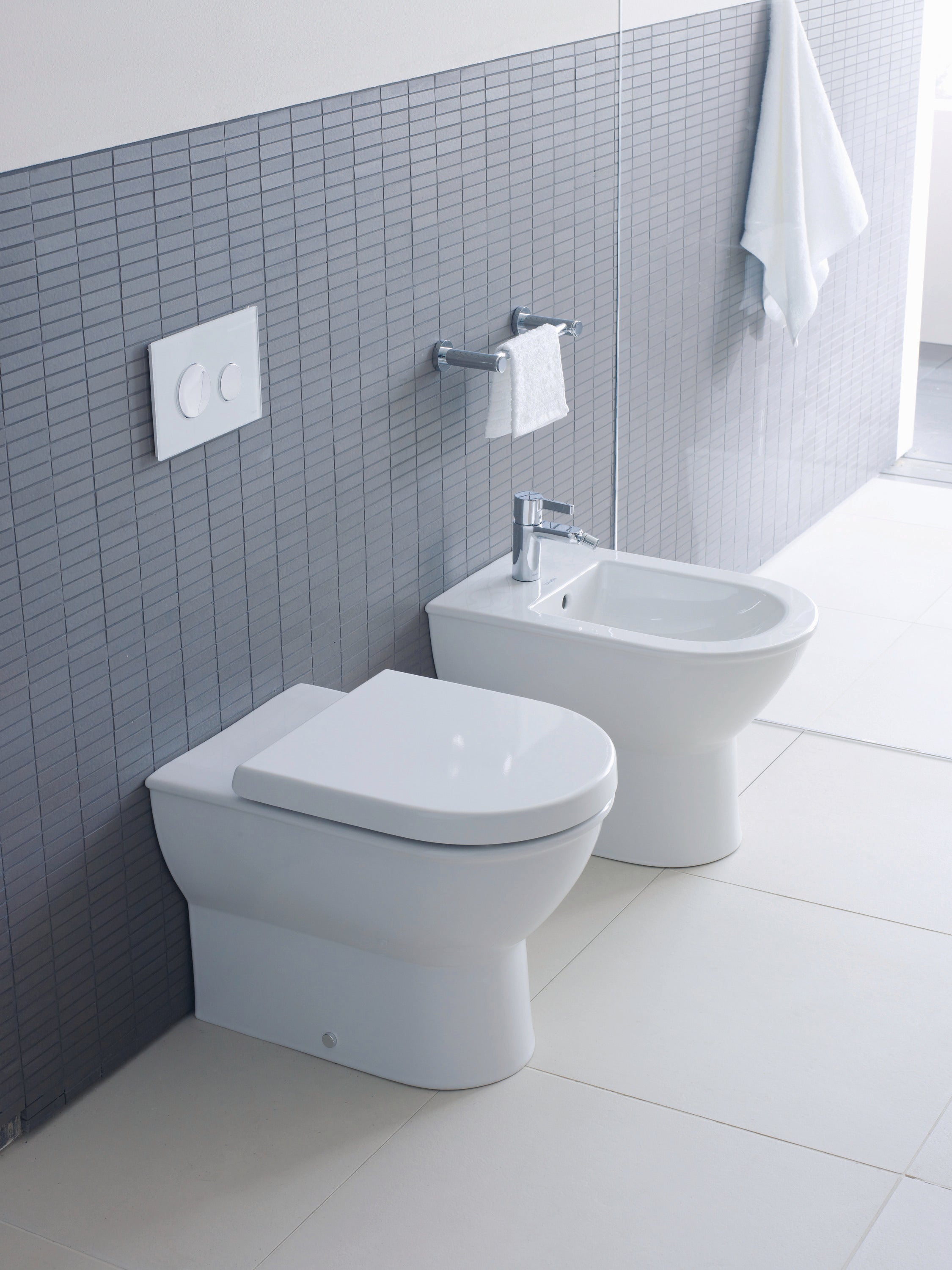 Darling New Round Slow Close Toilet Seat in White