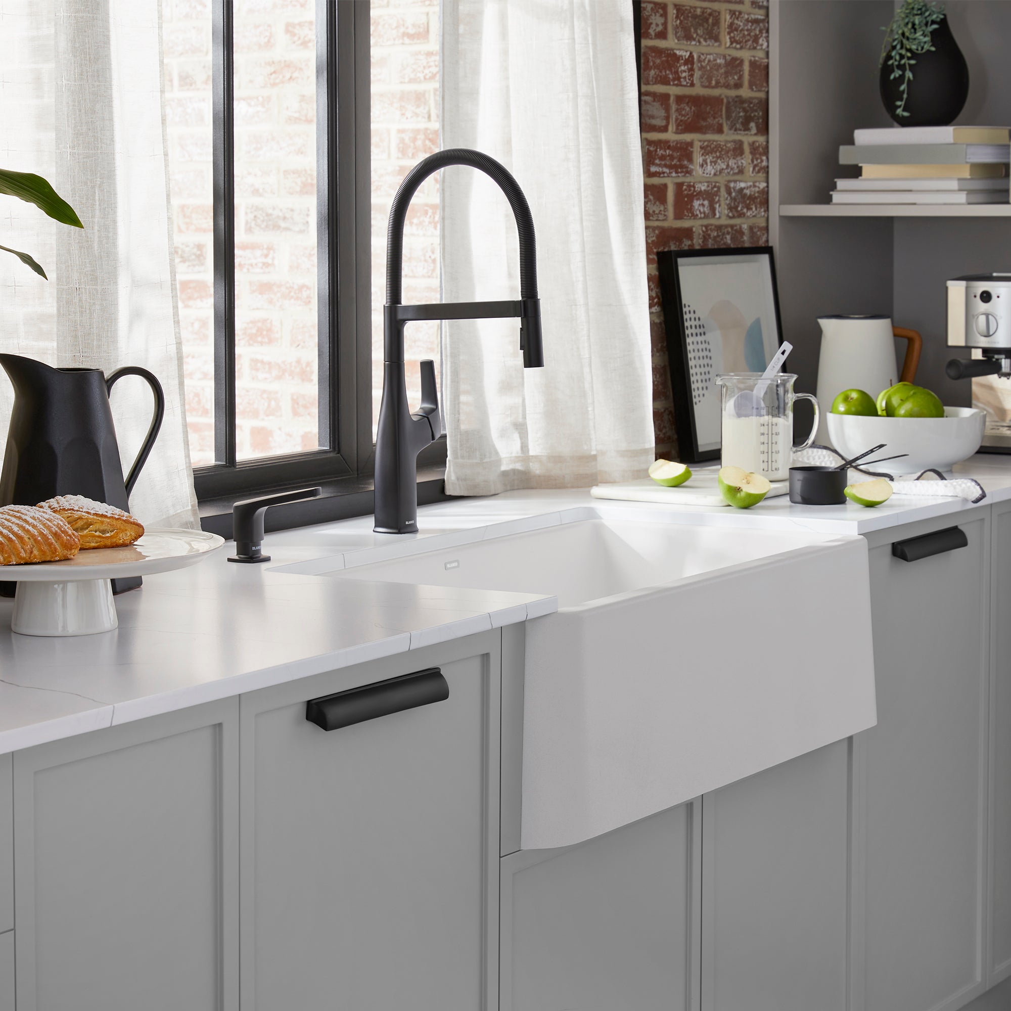 Blanco Rivana Semi-Pro Pull-Down Dual-Spray Kitchen Faucet, Matte Black, 1.5 GPM, Brass, 443019