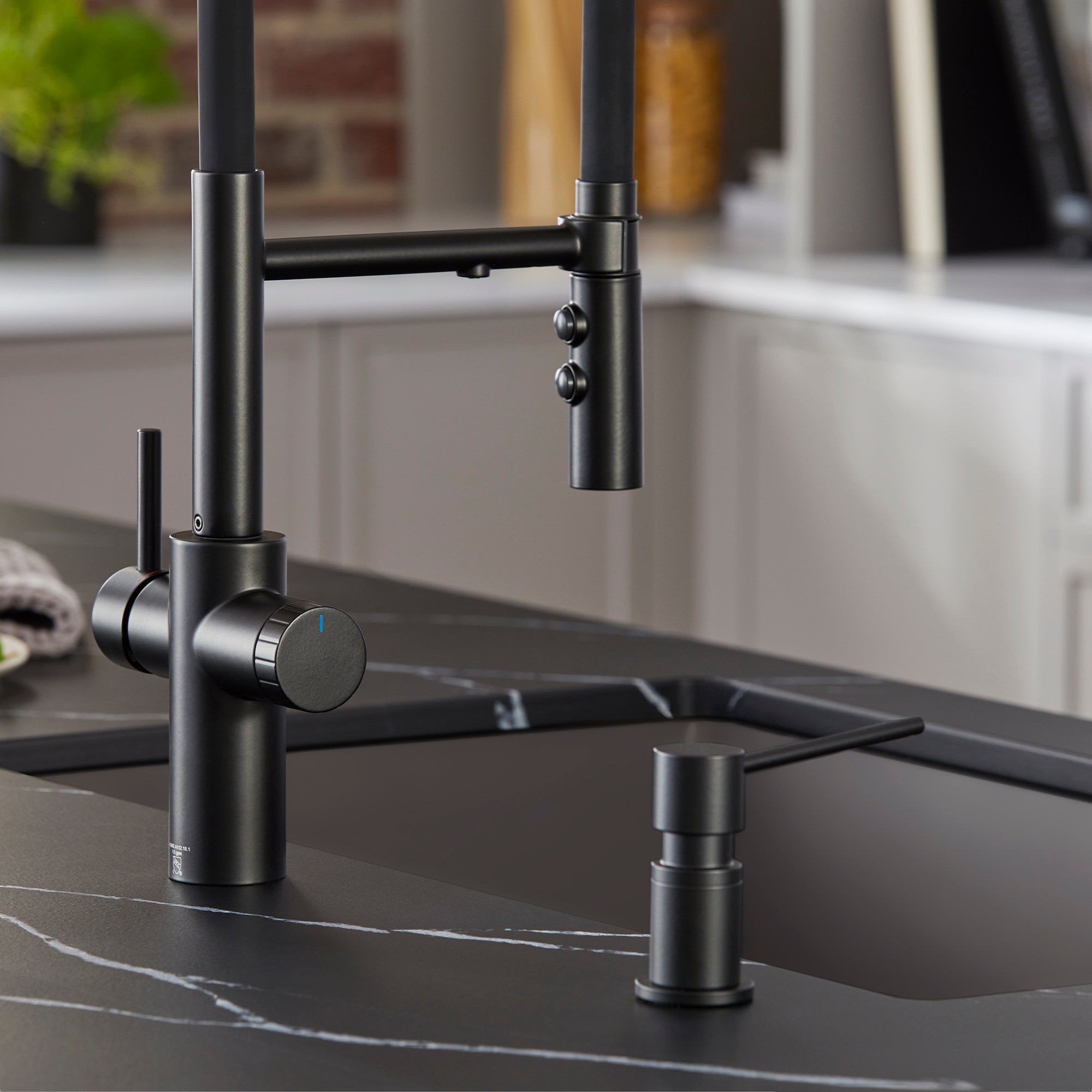 Blanco Catris Flexo Filter-Ready Semi-Pro Pull-Down Dual-Spray Kitchen Faucet, Matte Black, 1.5 GPM, Brass, 442992