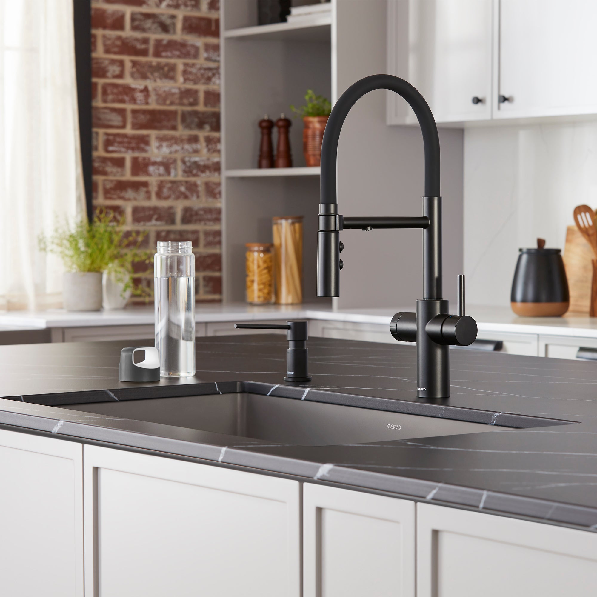 Blanco Catris Flexo Filter-Ready Semi-Pro Pull-Down Dual-Spray Kitchen Faucet, Matte Black, 1.5 GPM, Brass, 442992