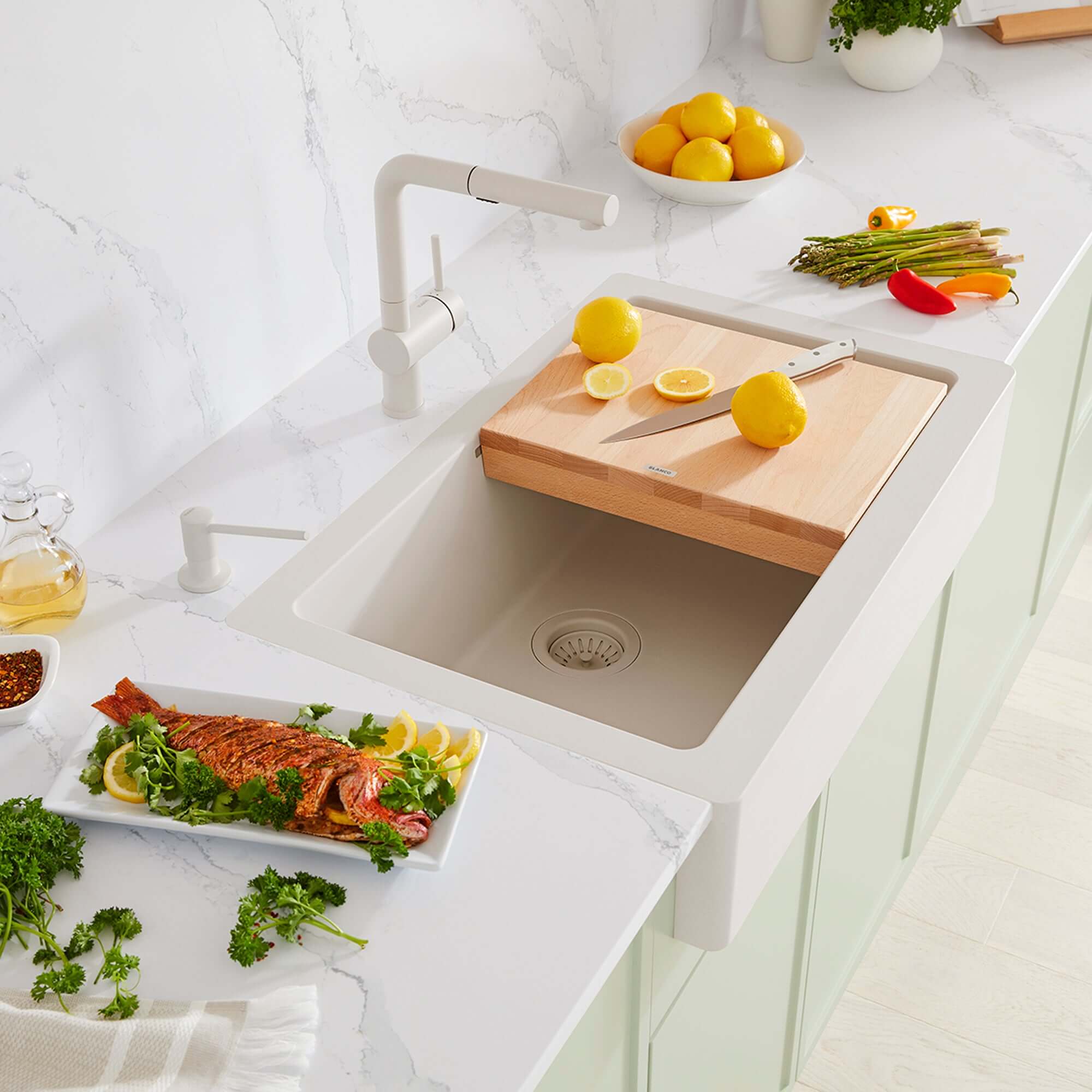 Blanco Linus Low Arc Pull-Out Dual-Spray Kitchen Faucet, Soft White, 1