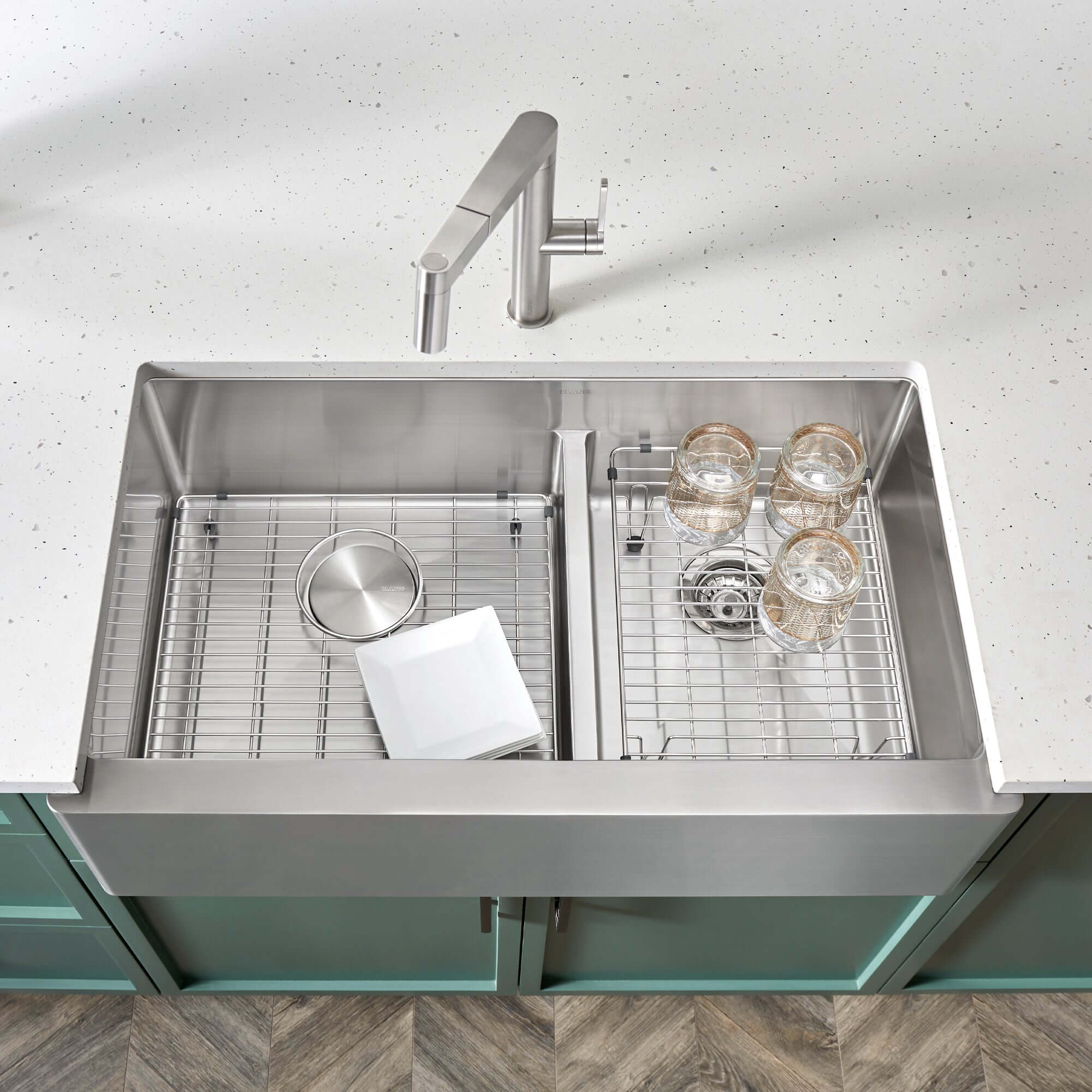 Blanco Quatrus 33" Stainless Steel Farmhouse Sink, 60/40 Double Bowl, 18 Gauge, Satin Polish, 525242